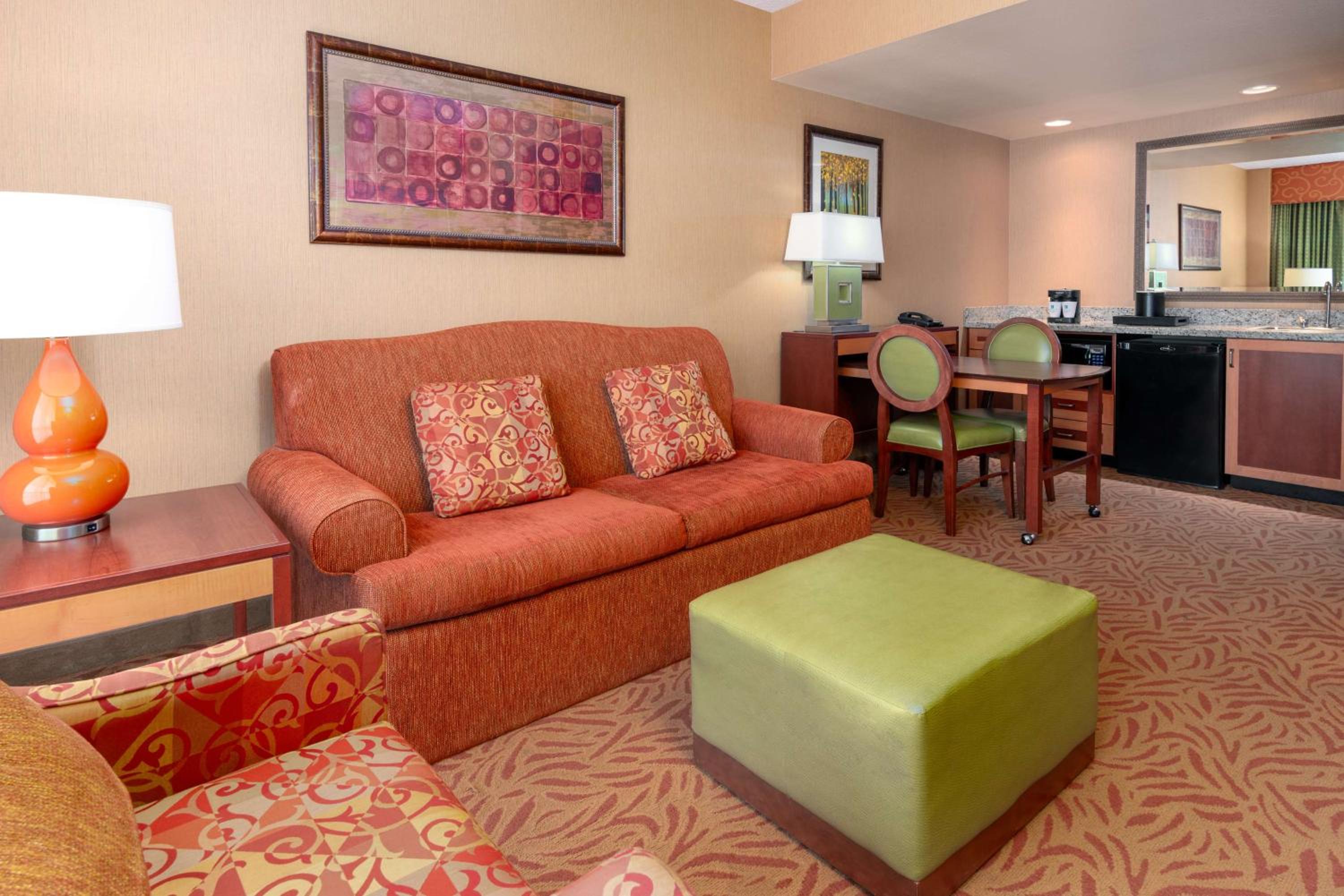 Executive King Suite - Non-Smoking - Photo 2