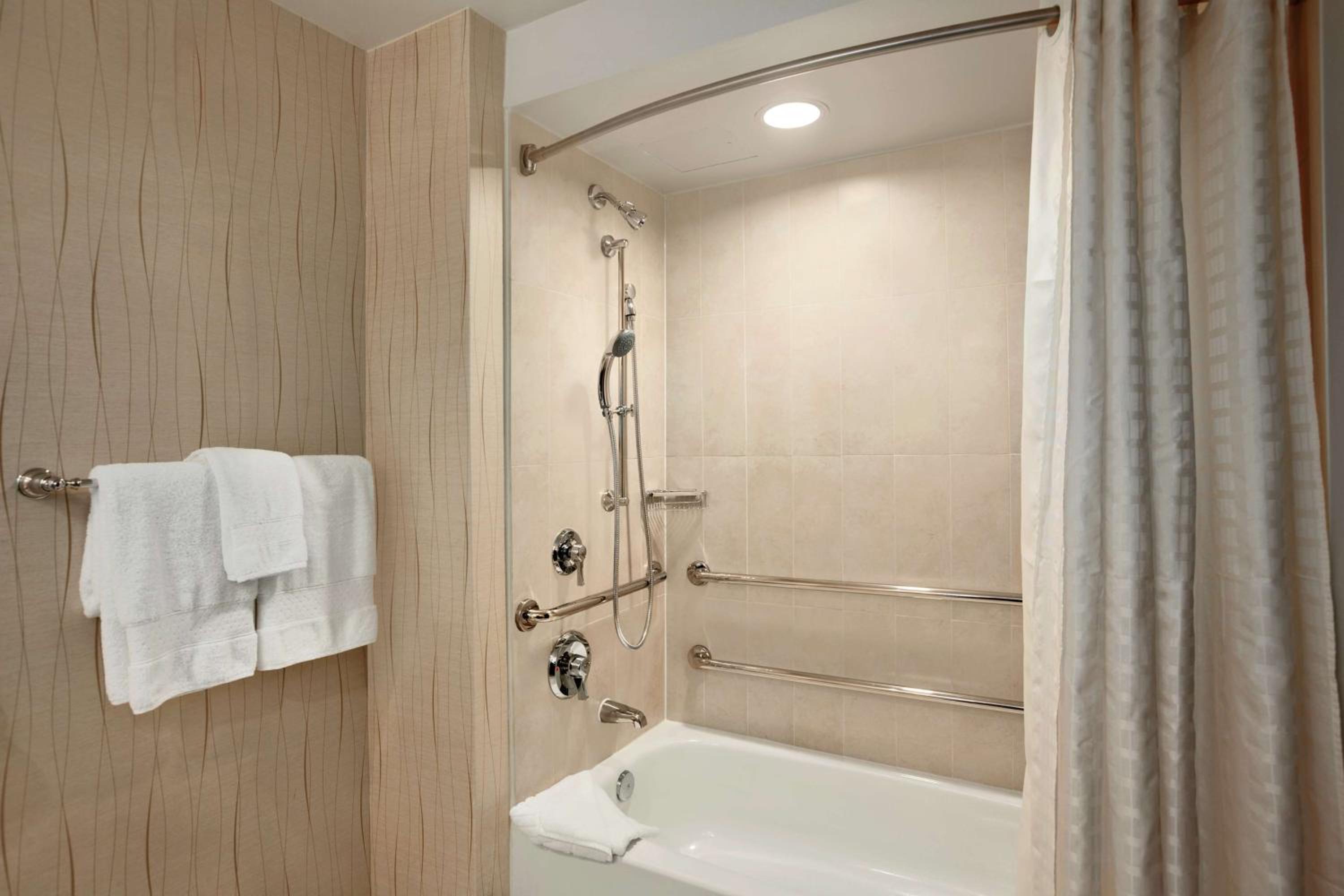 Corner King Room photo 2