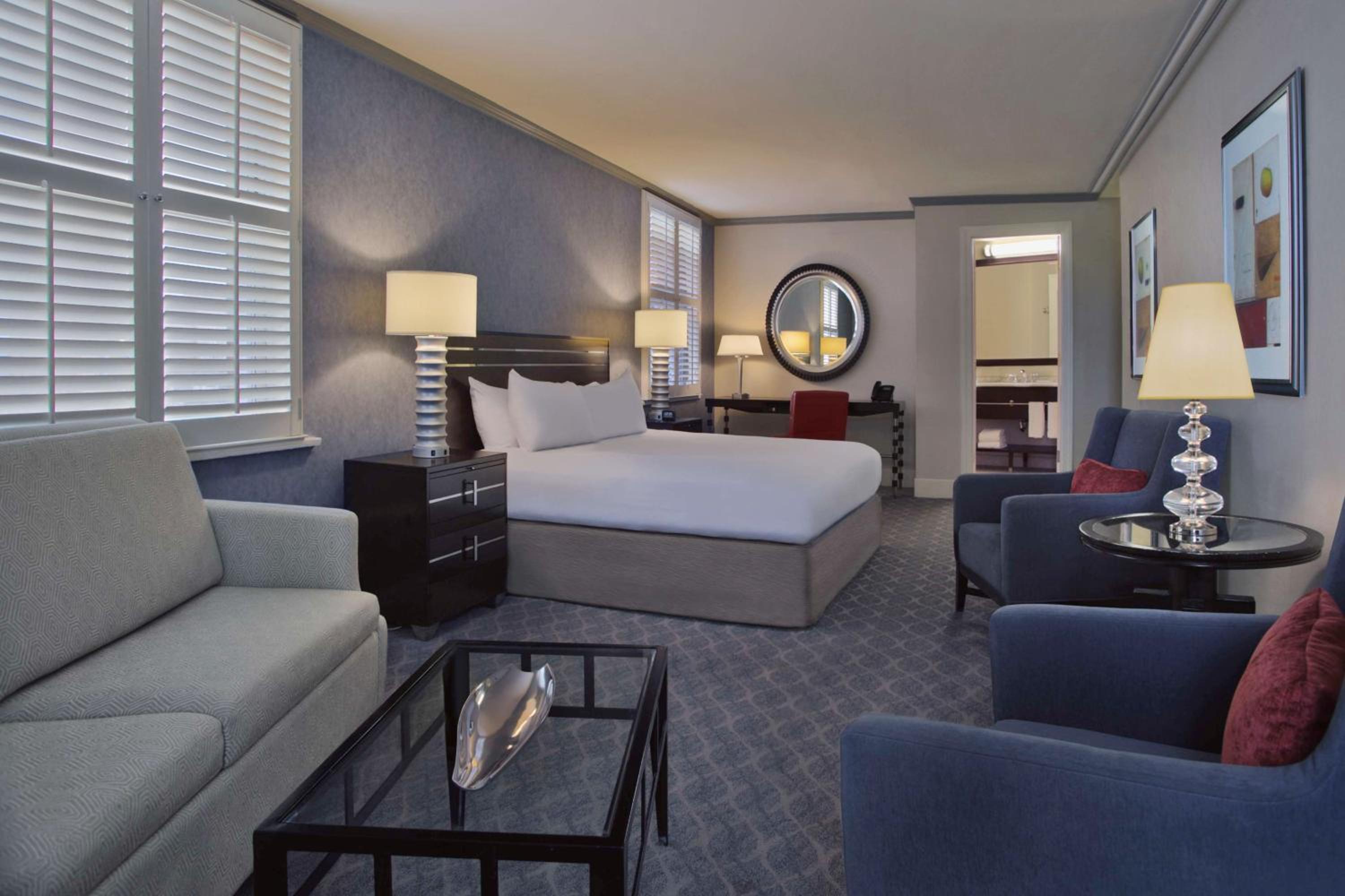 Studio Suite with King Bed and Sleeper Sofa - Photo 3