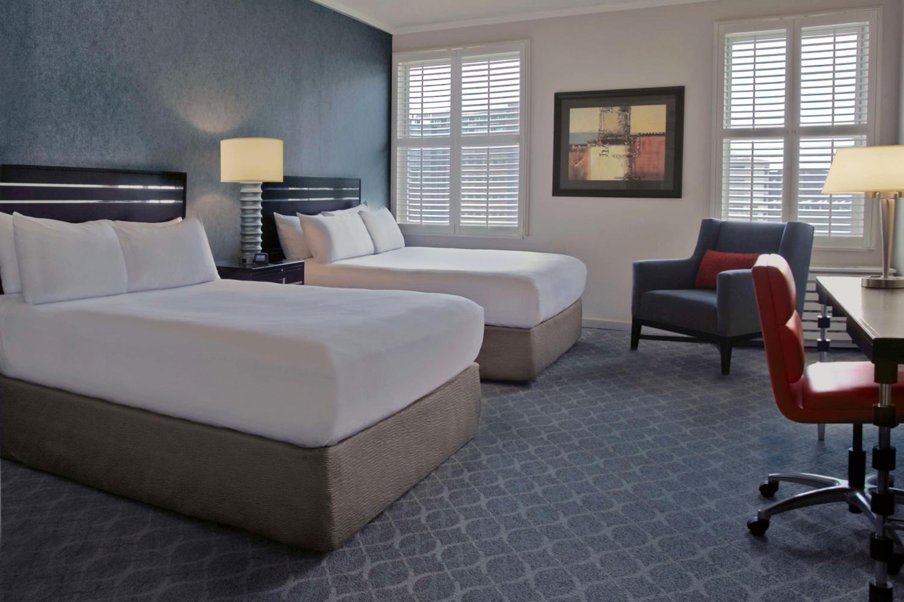 Queen Room with Two Queen Beds - Photo 2