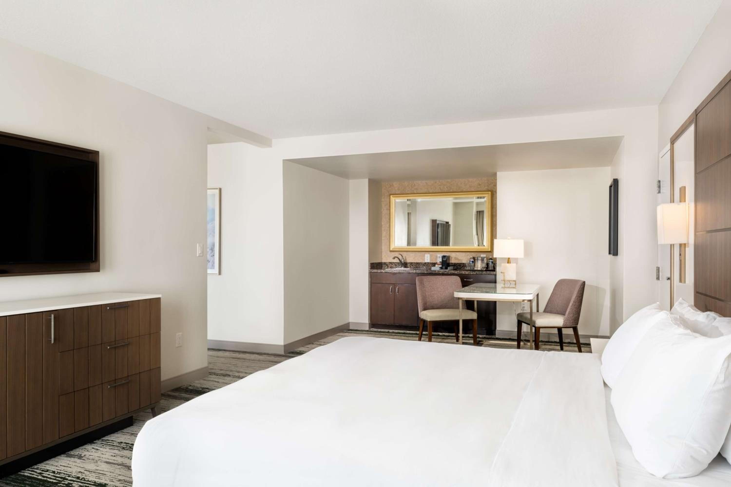 Junior King Suite