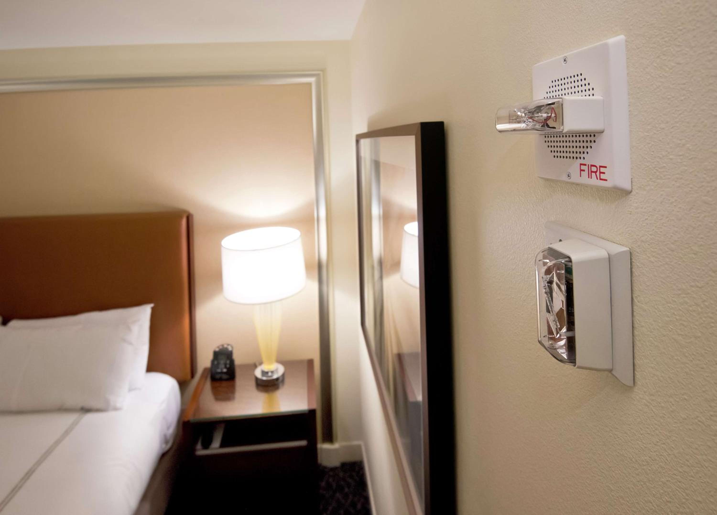 King Room with Bath Tub - Mobility Access