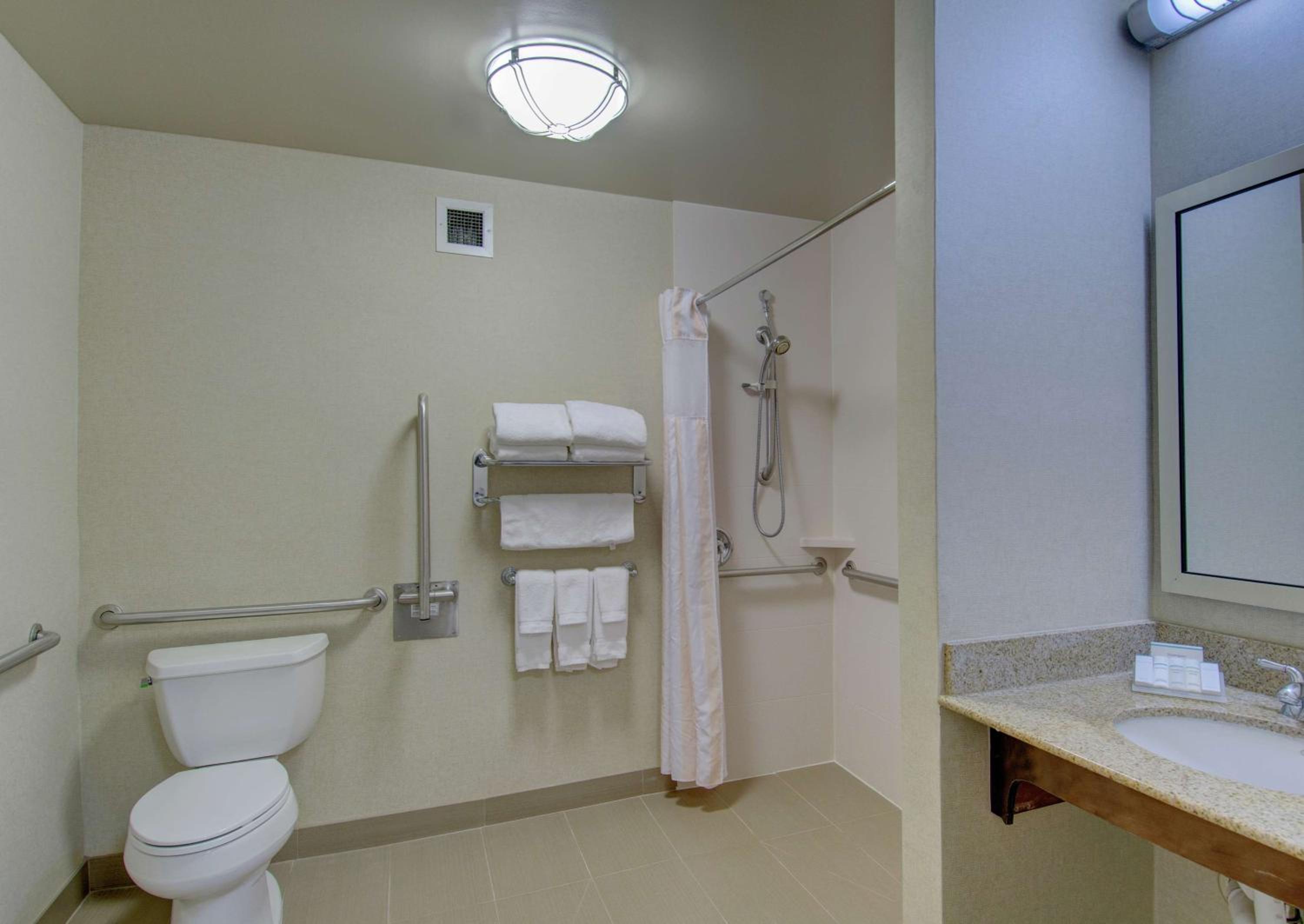 Accessible 2 Double Room - With Roll in Shower  - Photo 4