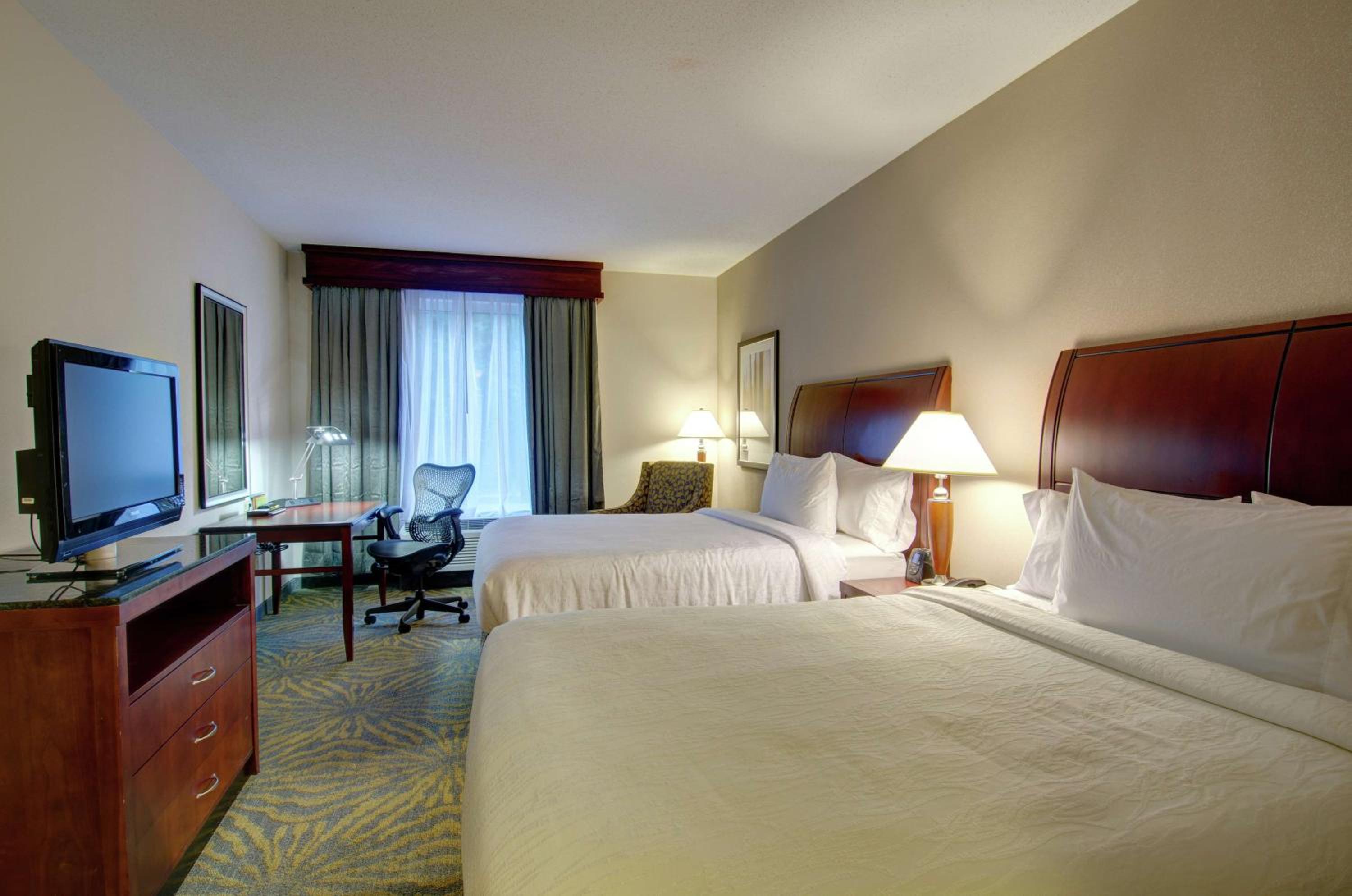 Queen Room with Two Queen Beds - Photo 2