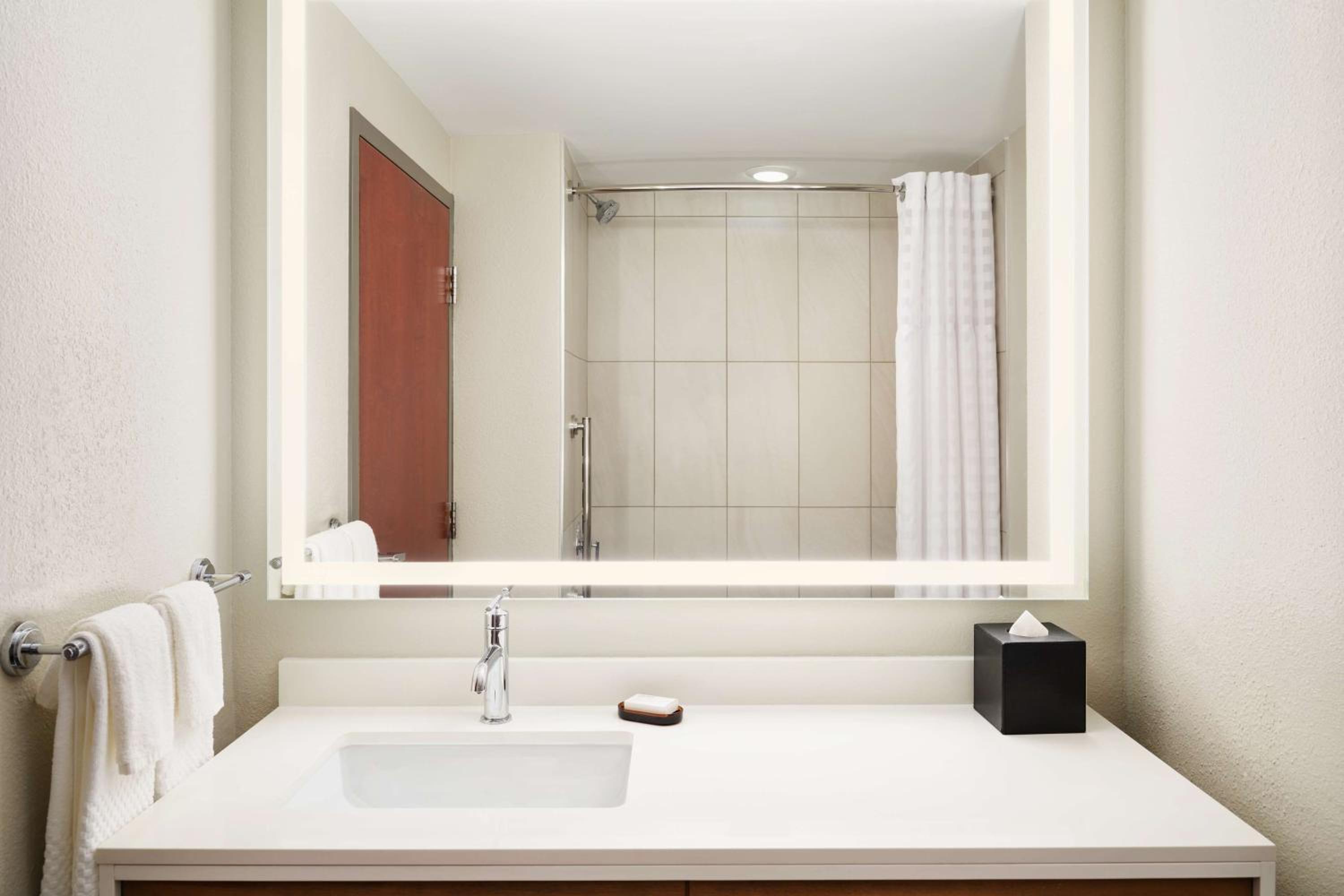 Two-Room King Suite - Non-Smoking - Photo 2