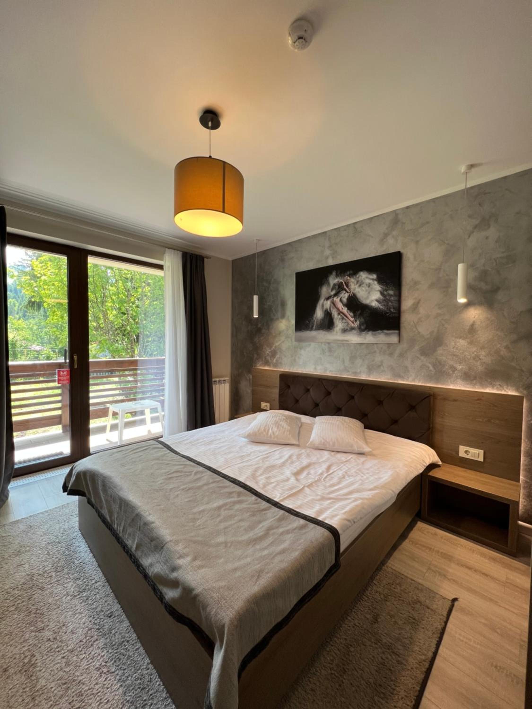 Apartment with Mountain View - First Floor