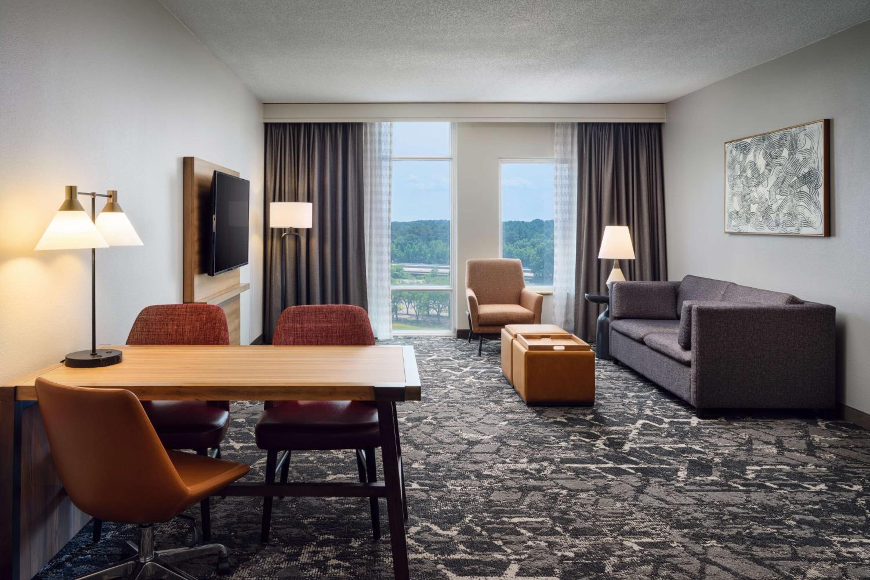 King Corner Suite with City View - Non-Smoking