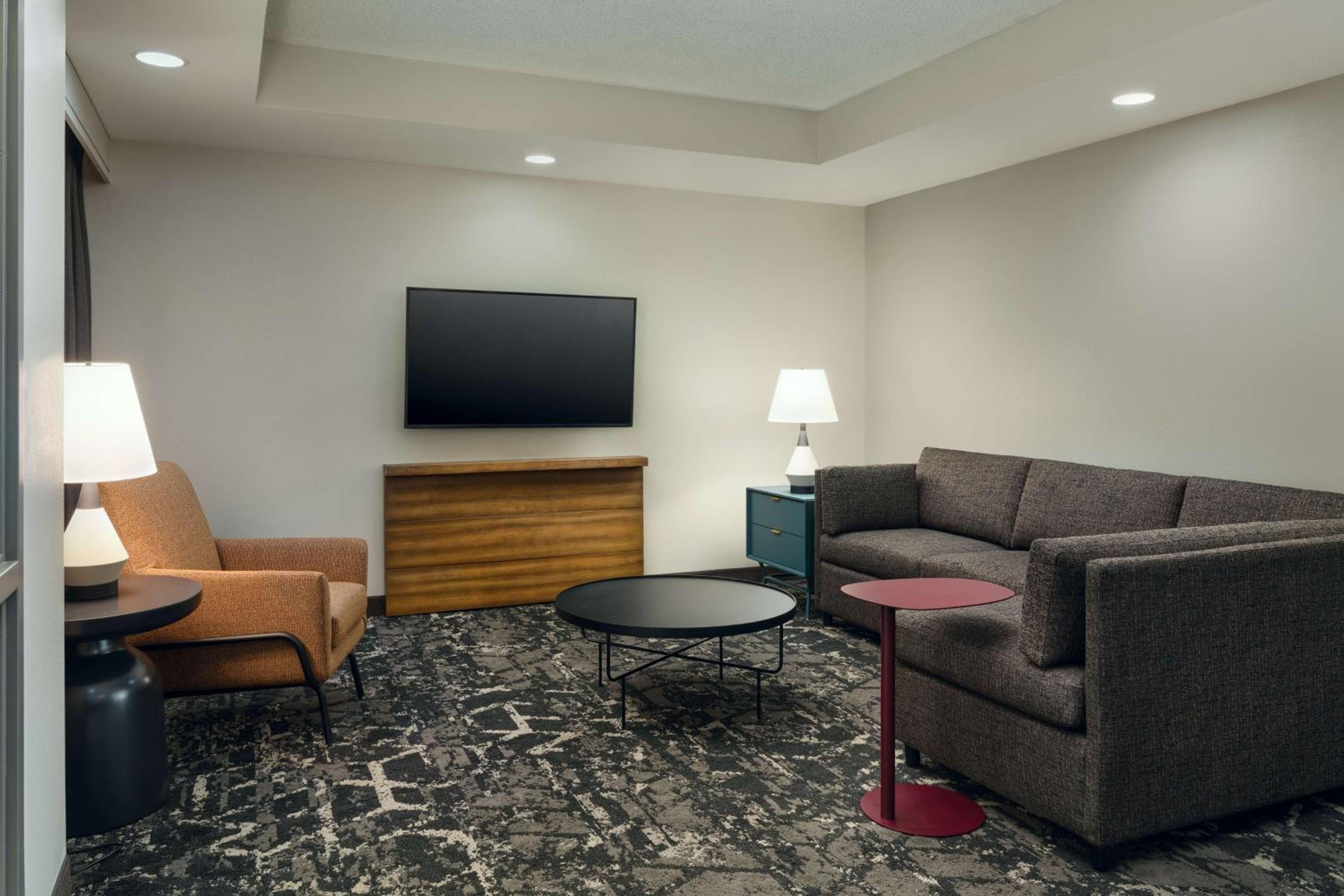 Two-Room King Suite - Photo 6