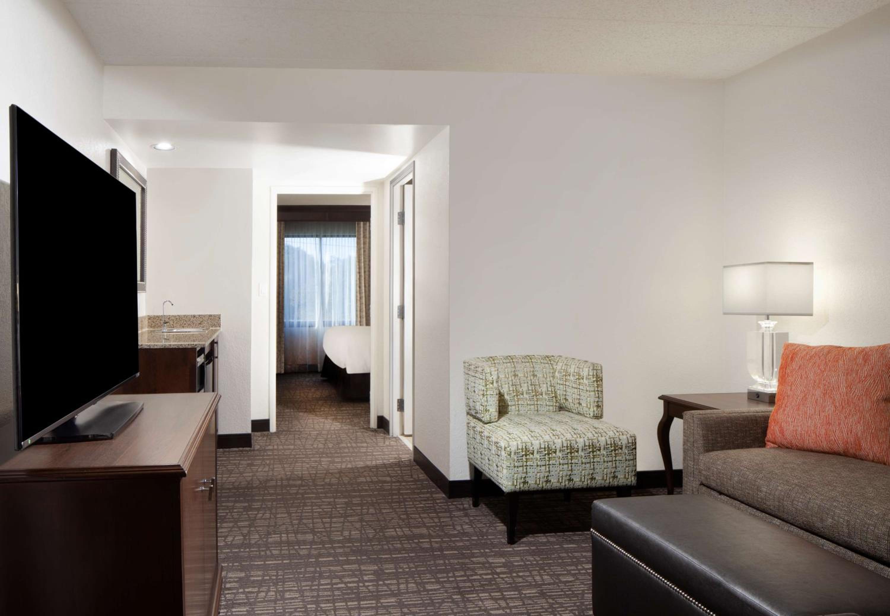 Two-Room King Suite - Non-Smoking - Photo 3
