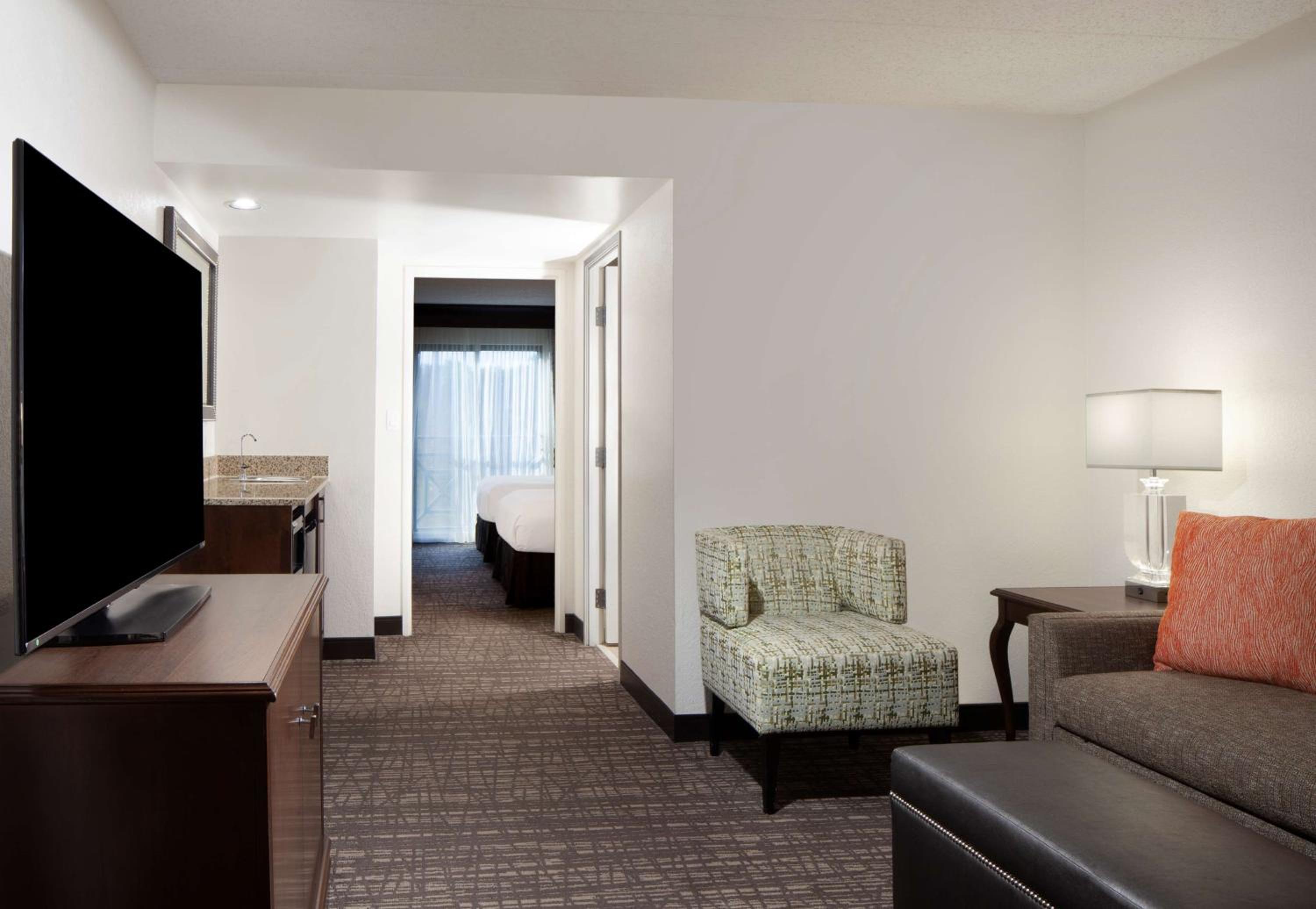 Suite with Two Double Beds - Non-Smoking - Photo 9