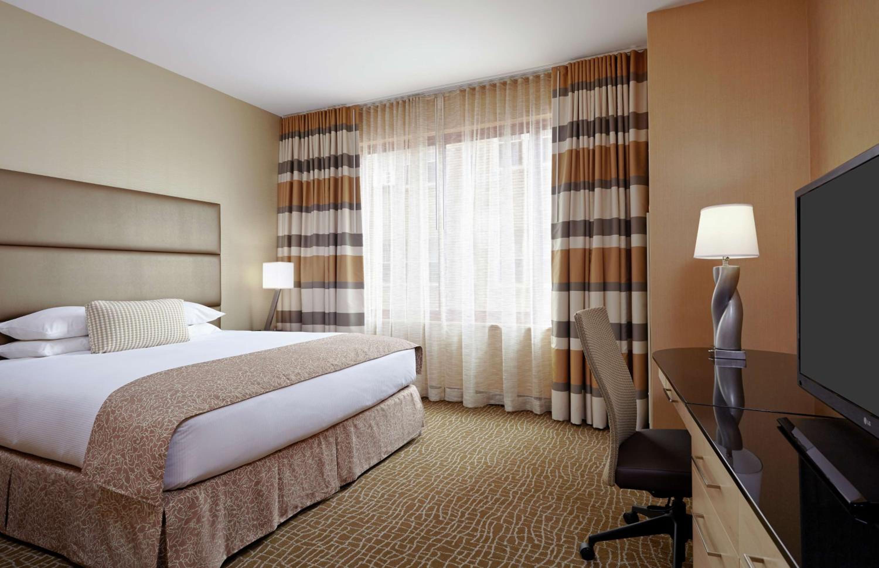 King Suite with Kitchenette - Photo 3