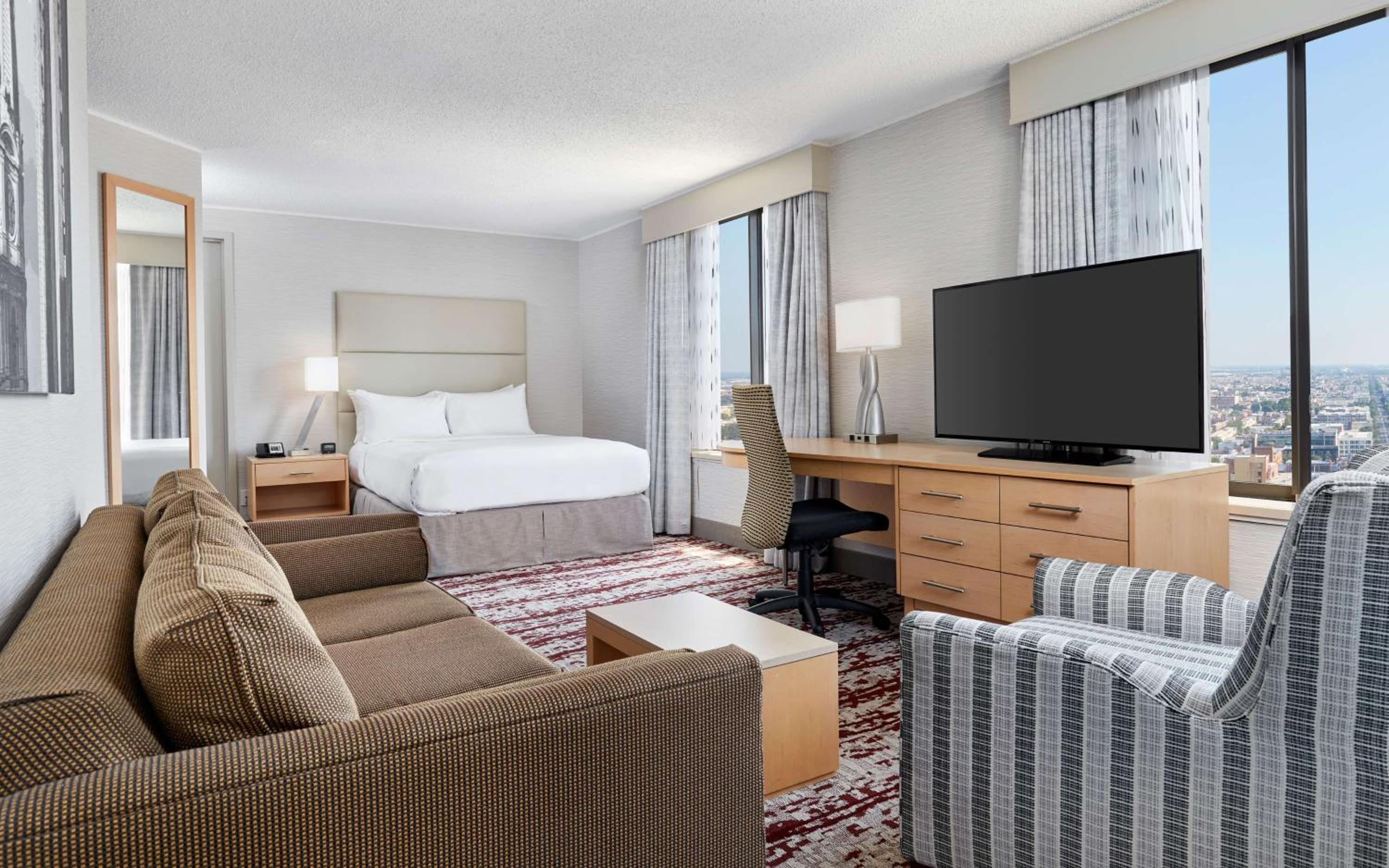 Queen Room with City View - High Floor - Photo 4