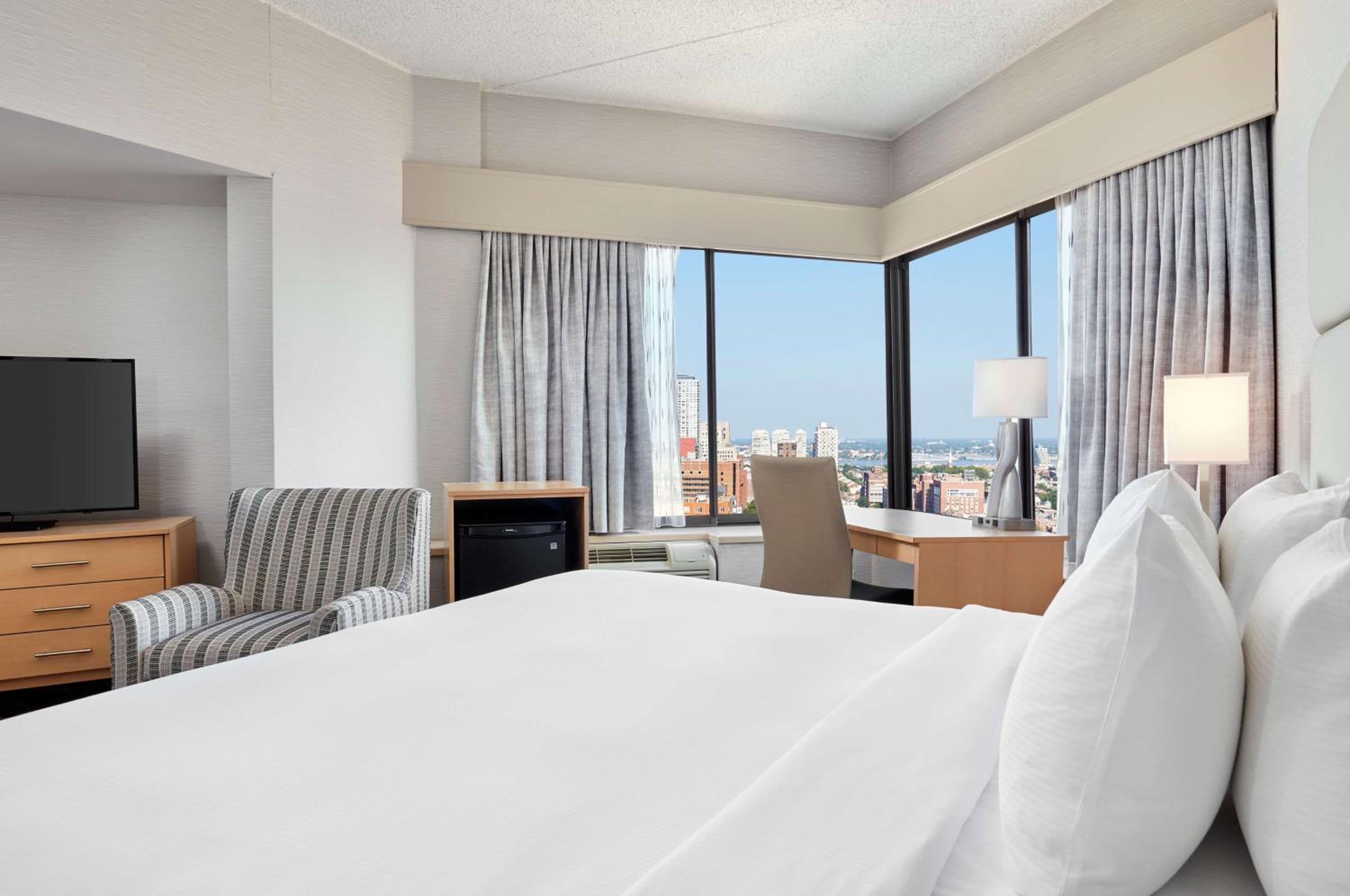 King Room with City View - High Floor - Photo 4