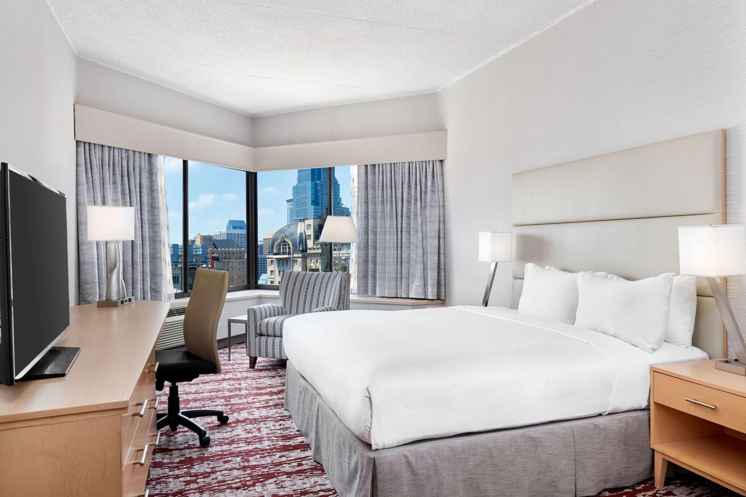 King Room with City View - High Floor - Photo 3