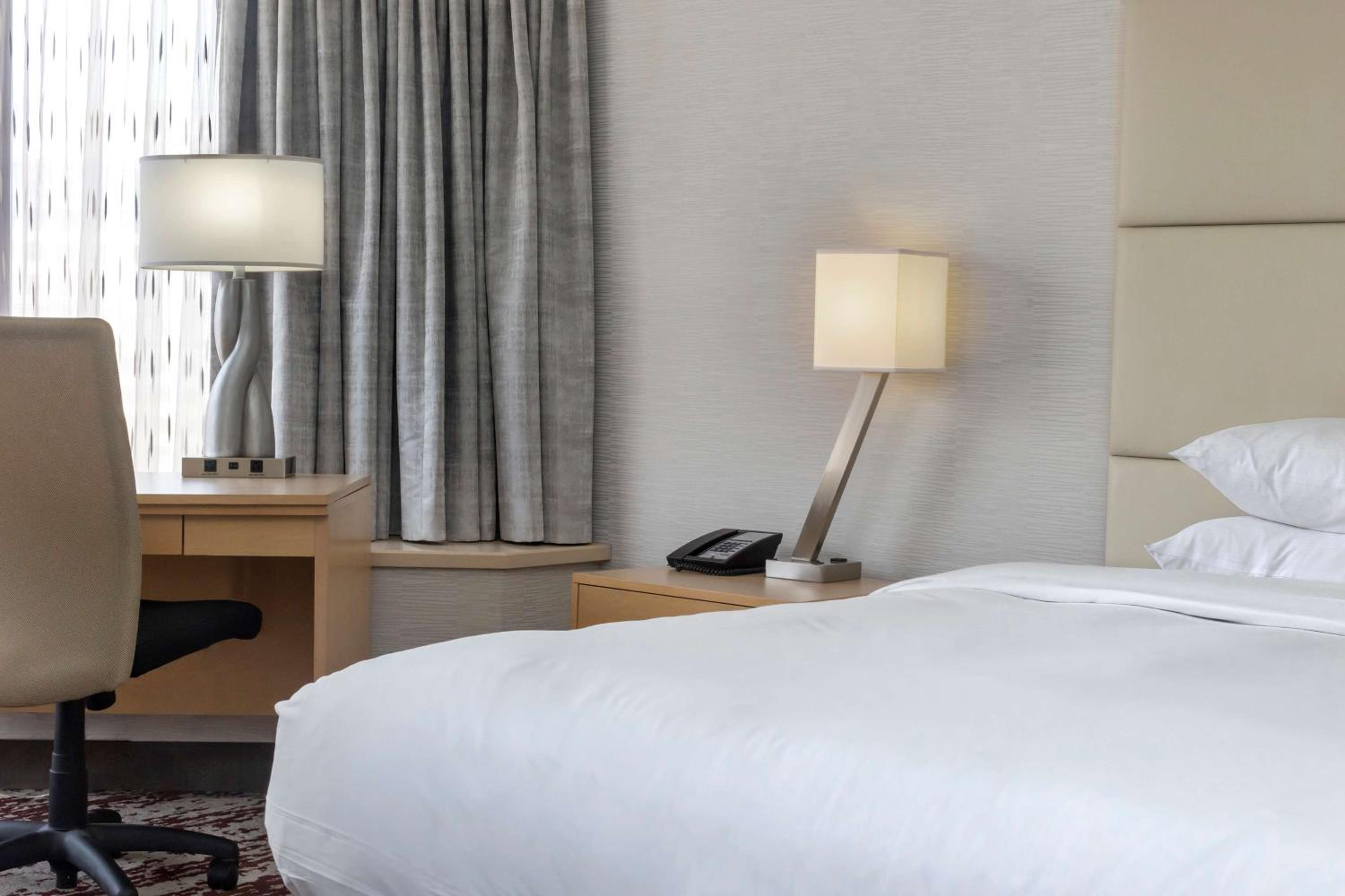 King Room with City View - High Floor - Photo 2