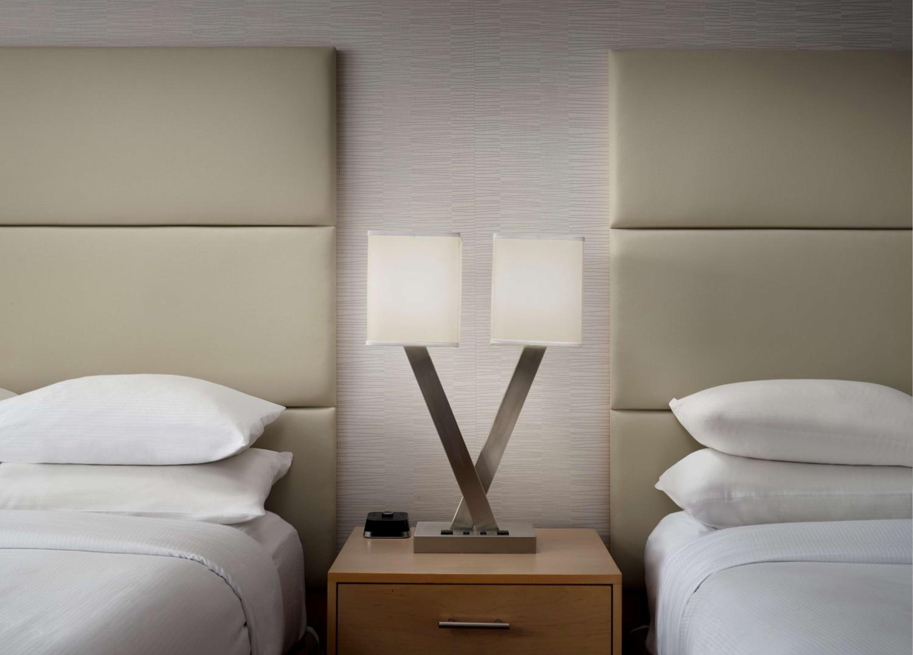 Queen Room with Two Queen Beds and City View - High Floor - Photo 6