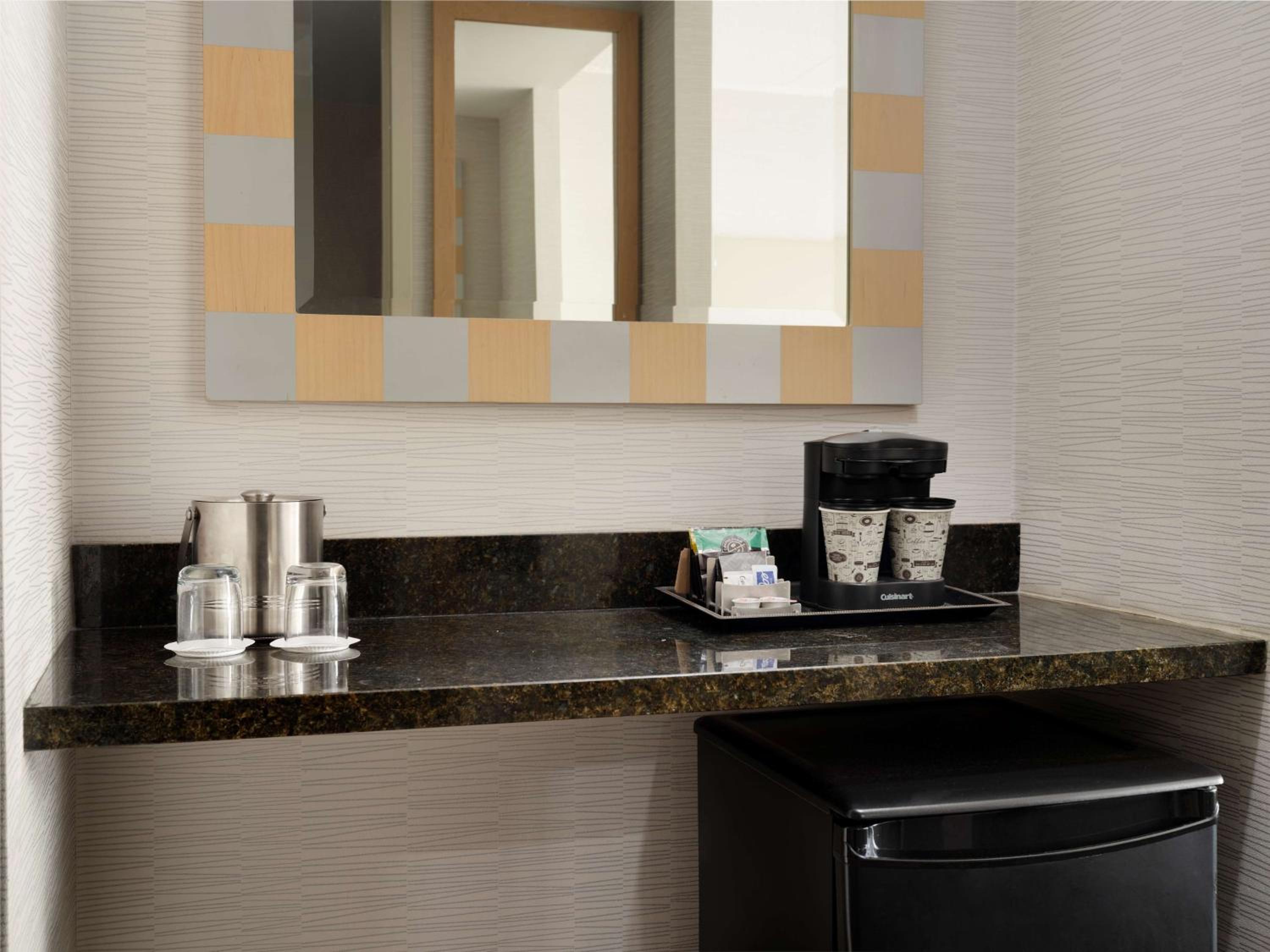 Standard King Room - Photo 6
