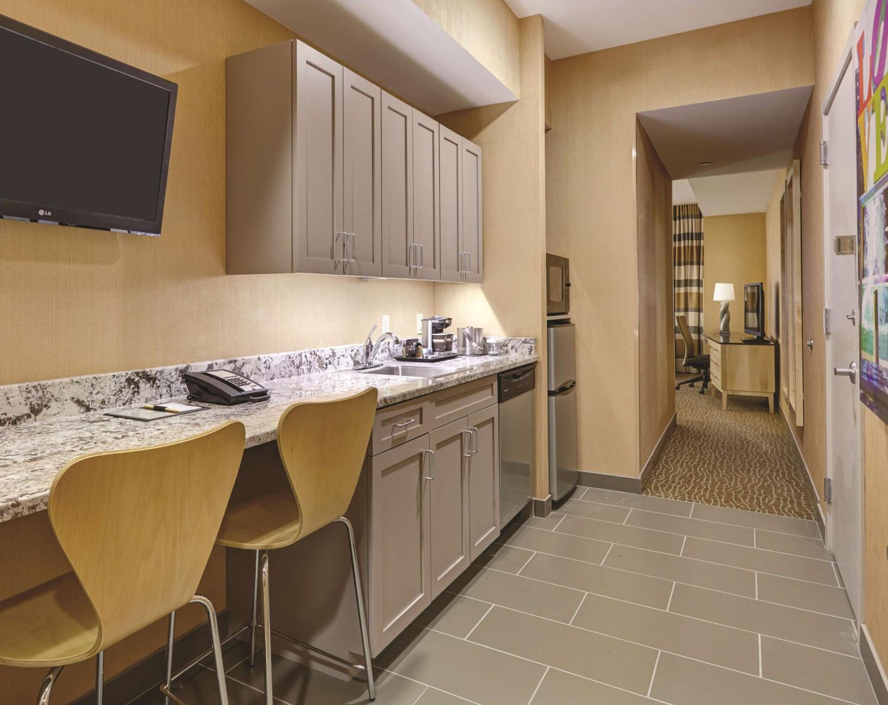 King Studio with Kitchenette - Photo 5