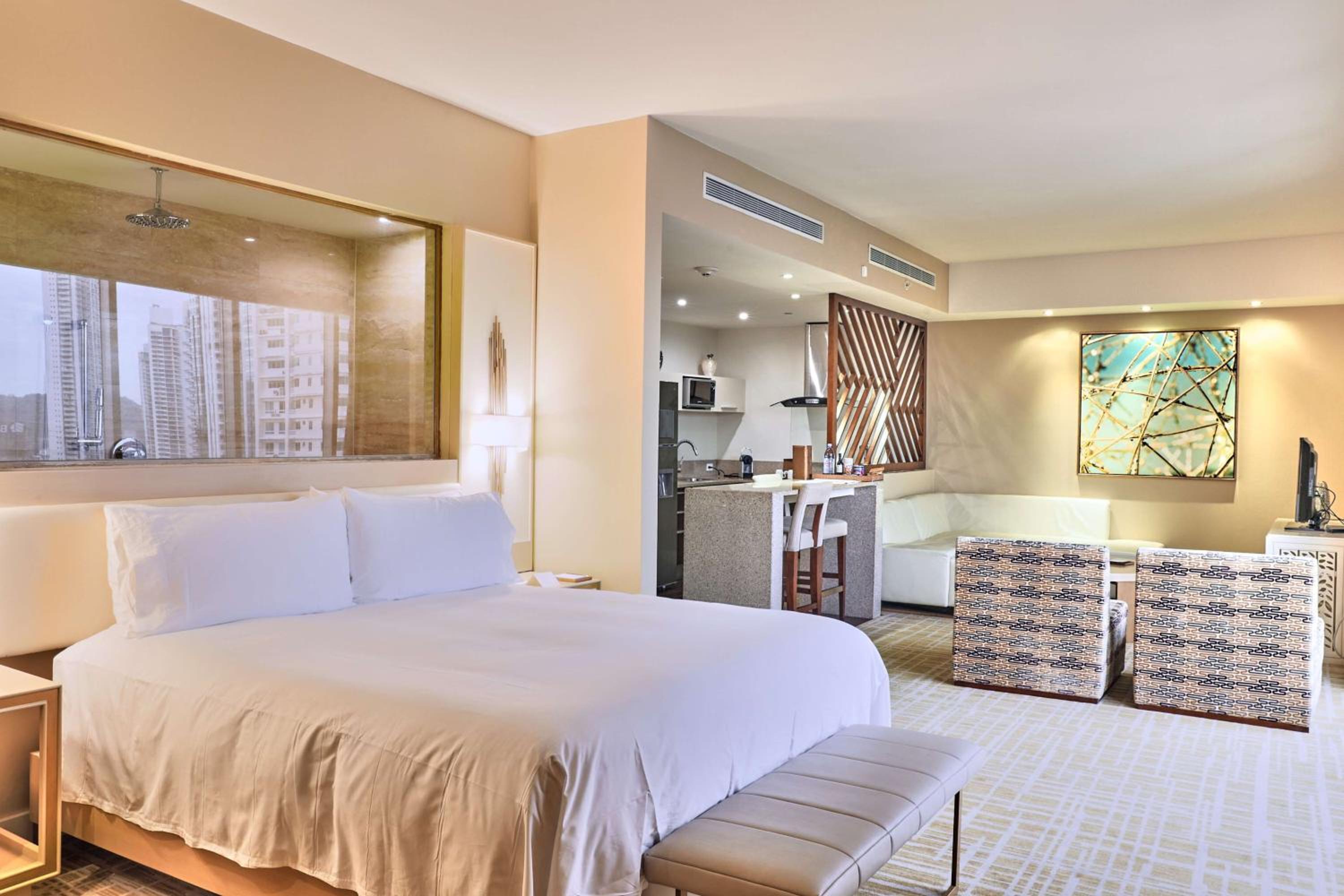One-Bedroom King Condo Suite With City View - Photo 4