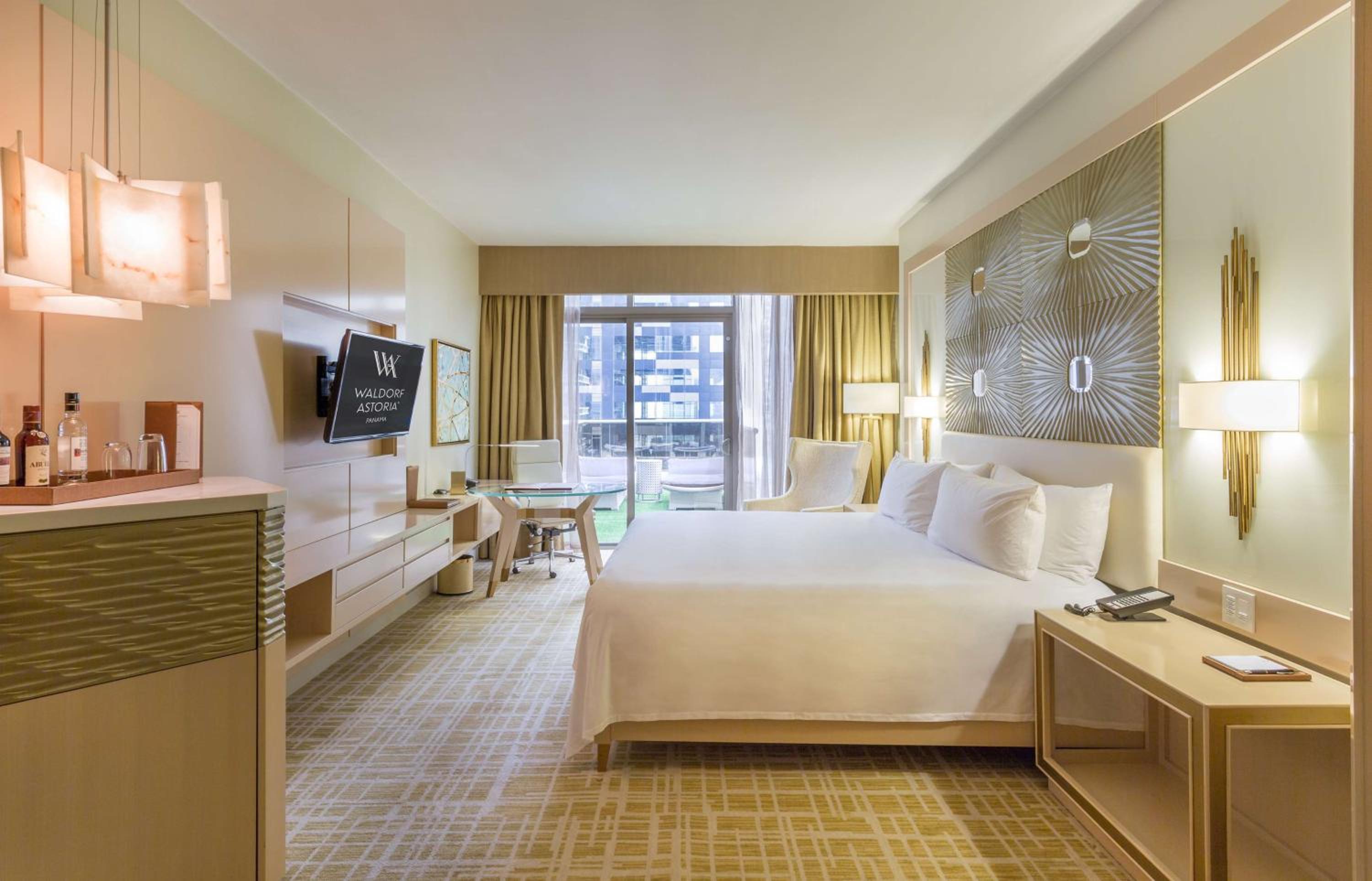 Deluxe King Room with Terrace - Photo 2