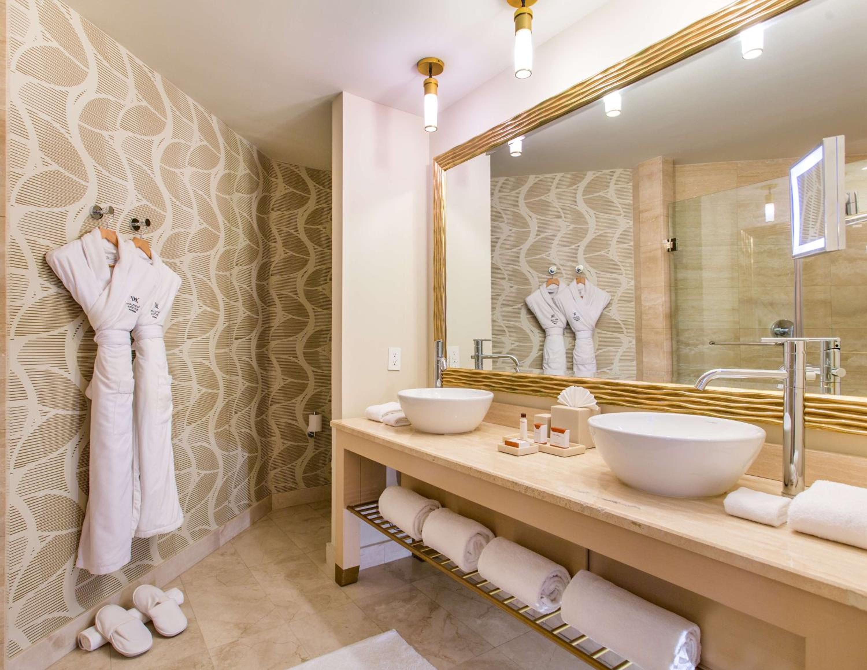 Deluxe Double Room with Two Double Bed - Photo 3