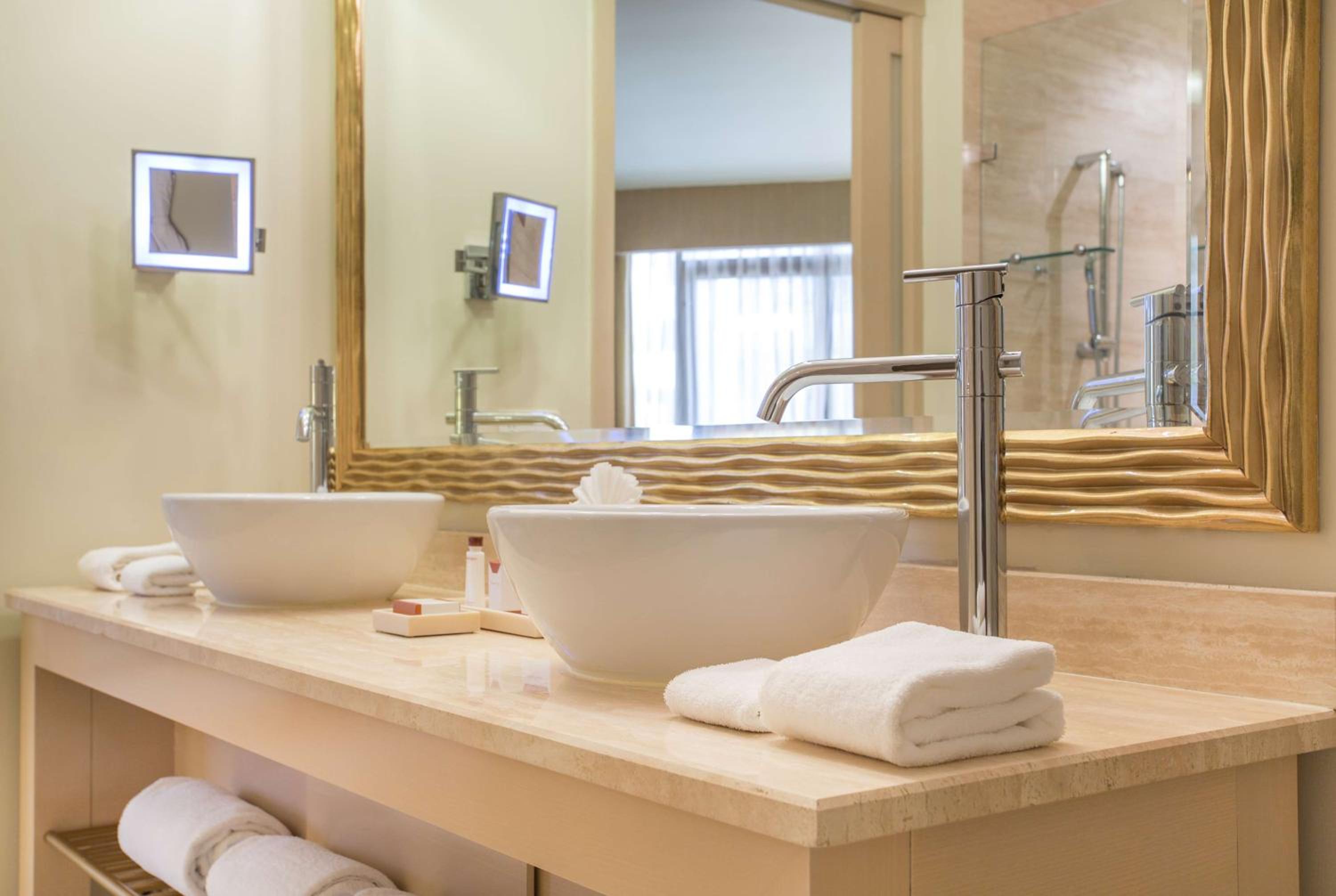 Junior King Suite - Photo 4
