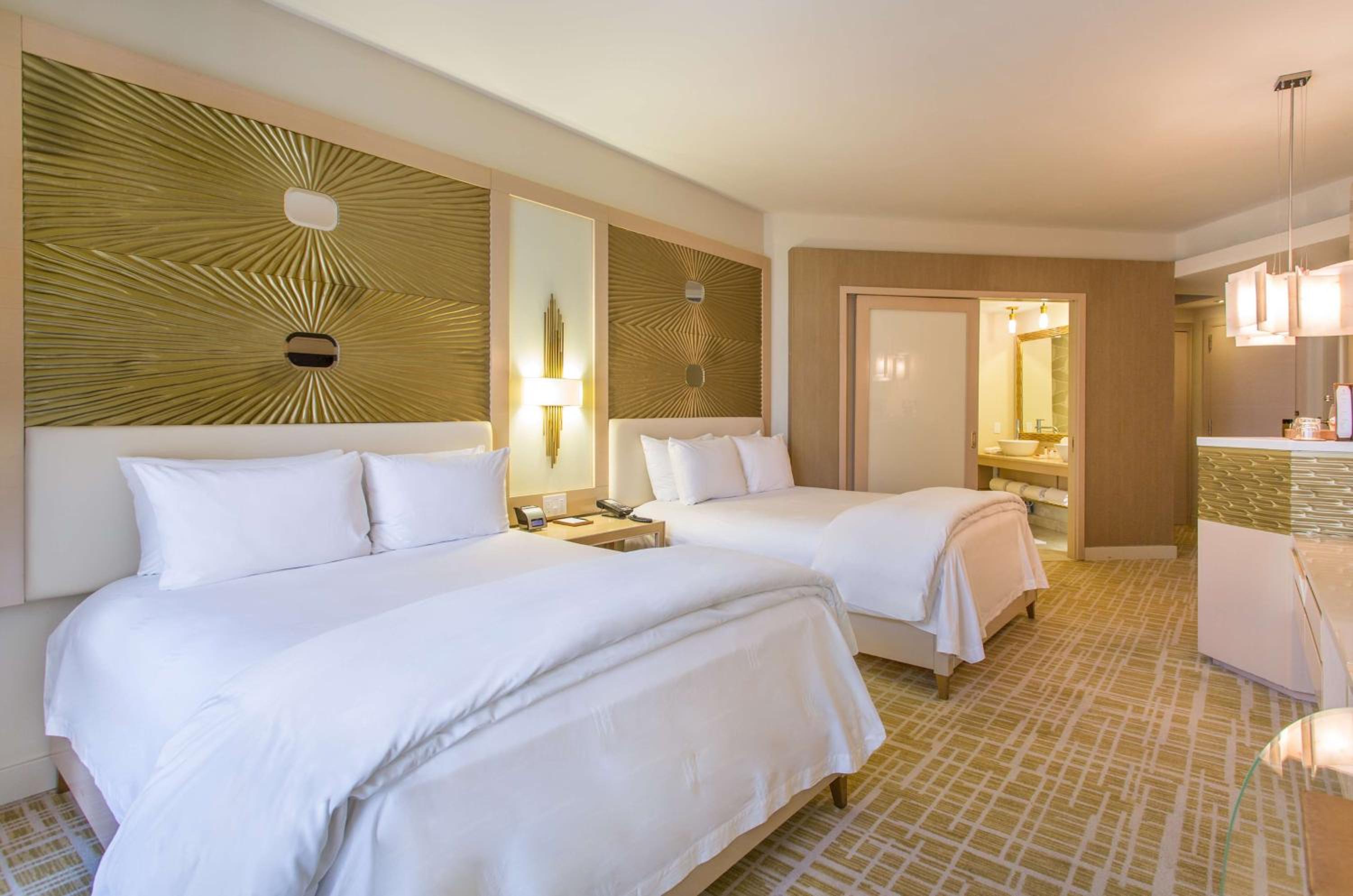 Deluxe Double Room with Two Double Bed - Photo 2