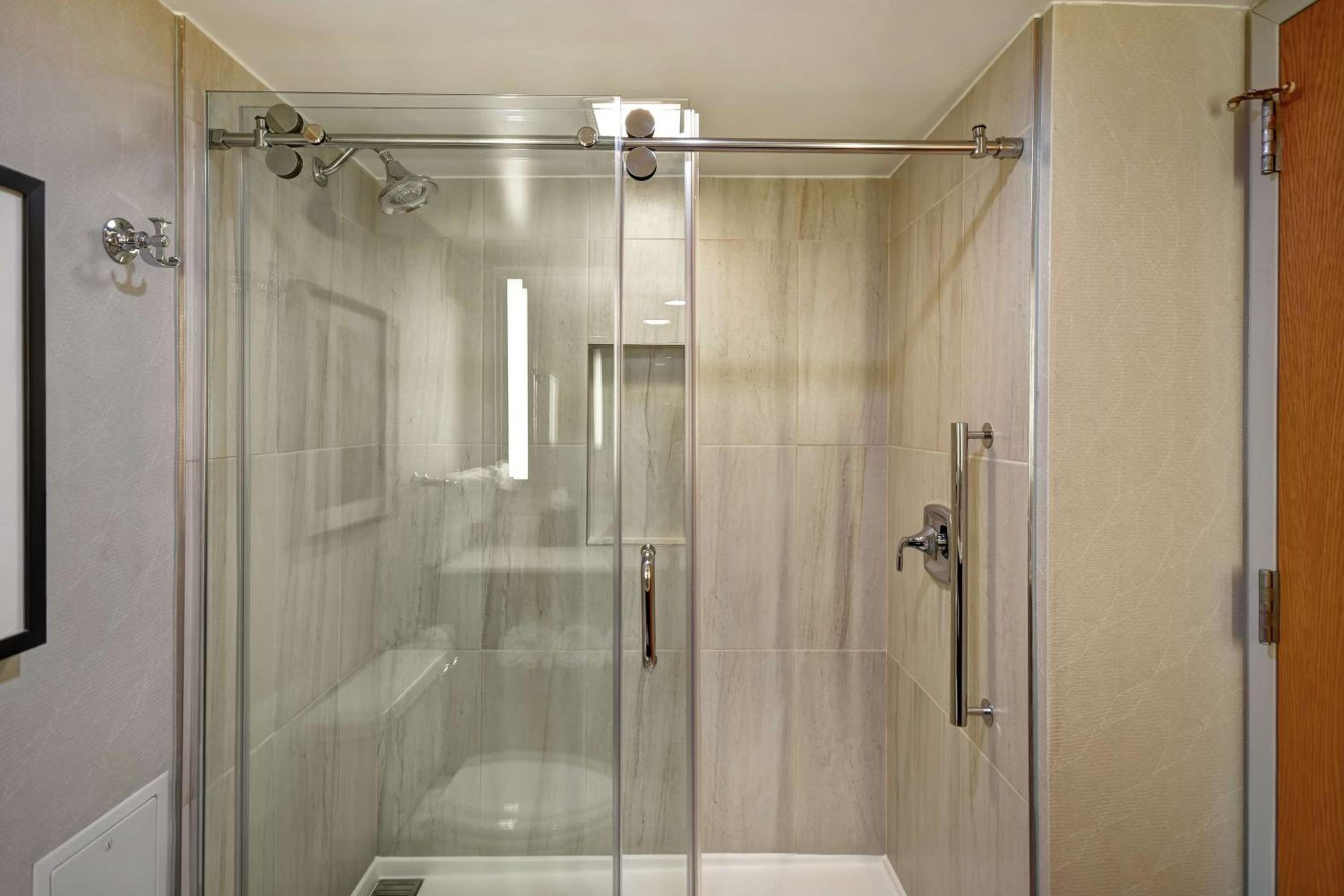Two-Room King Suite - Non-Smoking - Photo 9