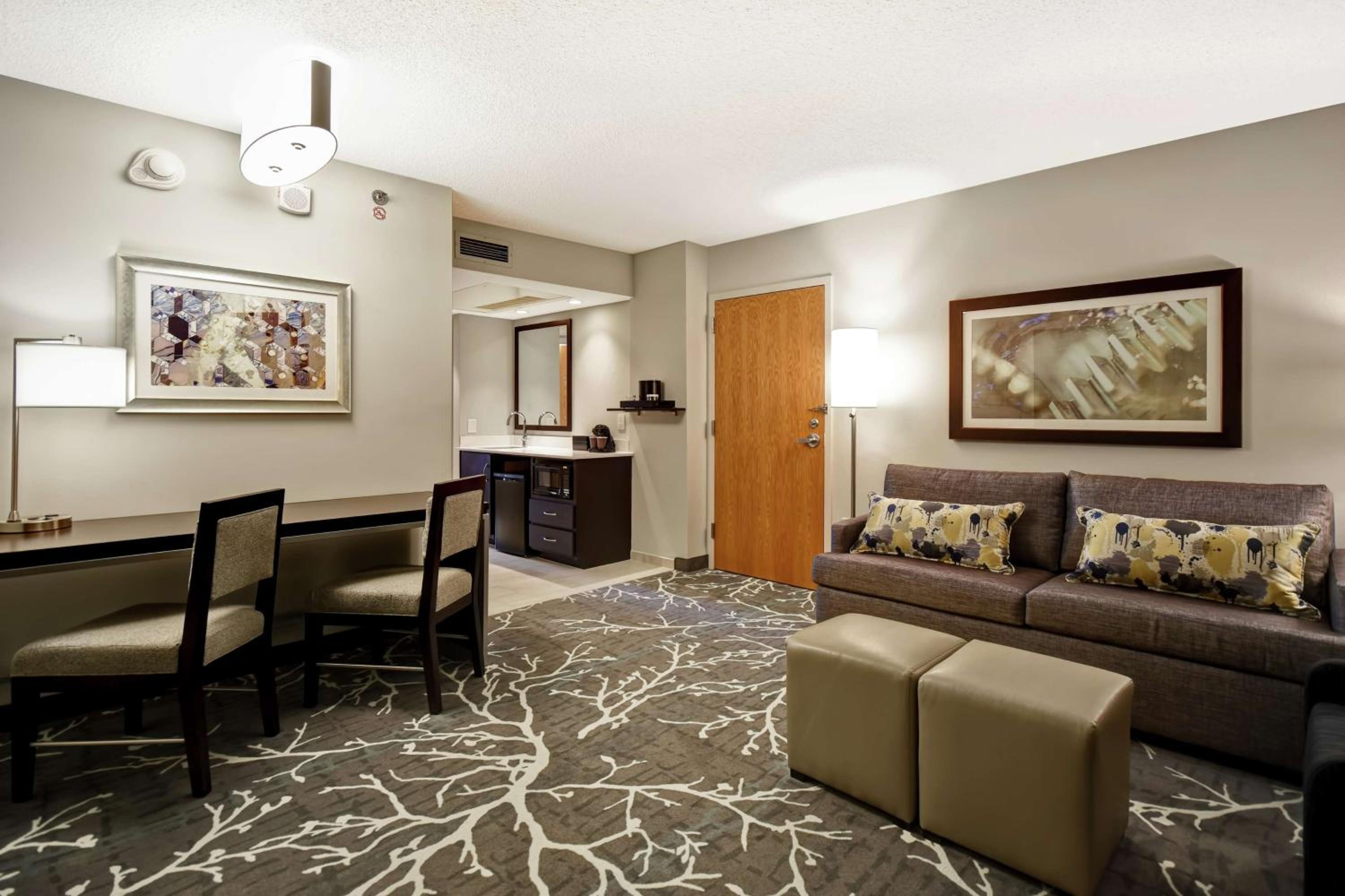 One-Bedroom Suite - Mobility Access/Bath Tub - Photo 9