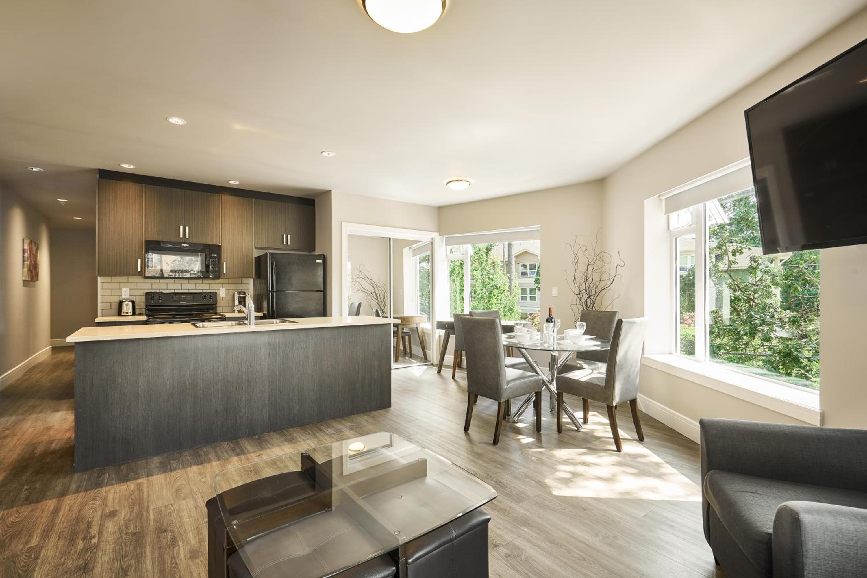 1BR Corner King - Photo 1