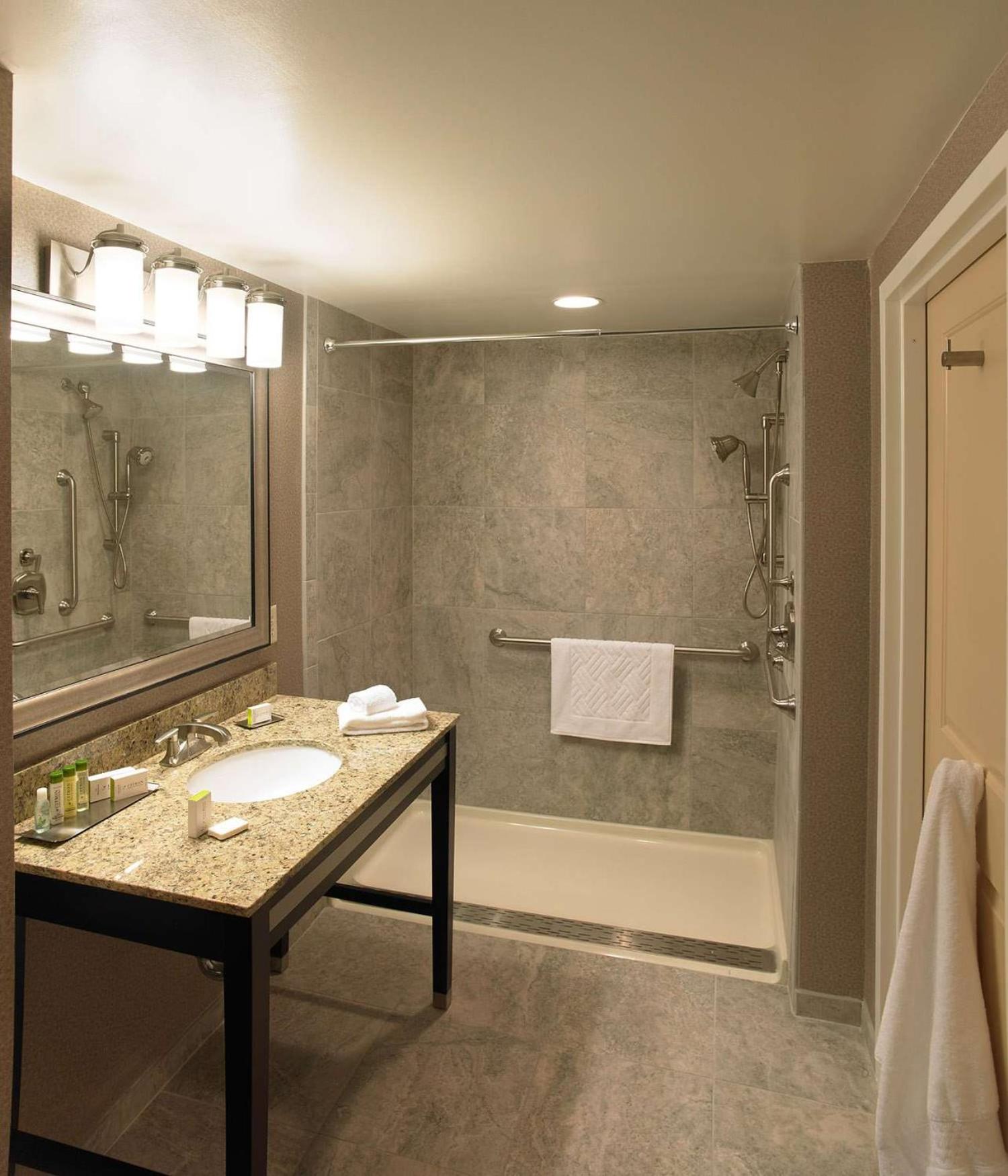 King Suite - Mobility/Hearing Accessible - Photo 3