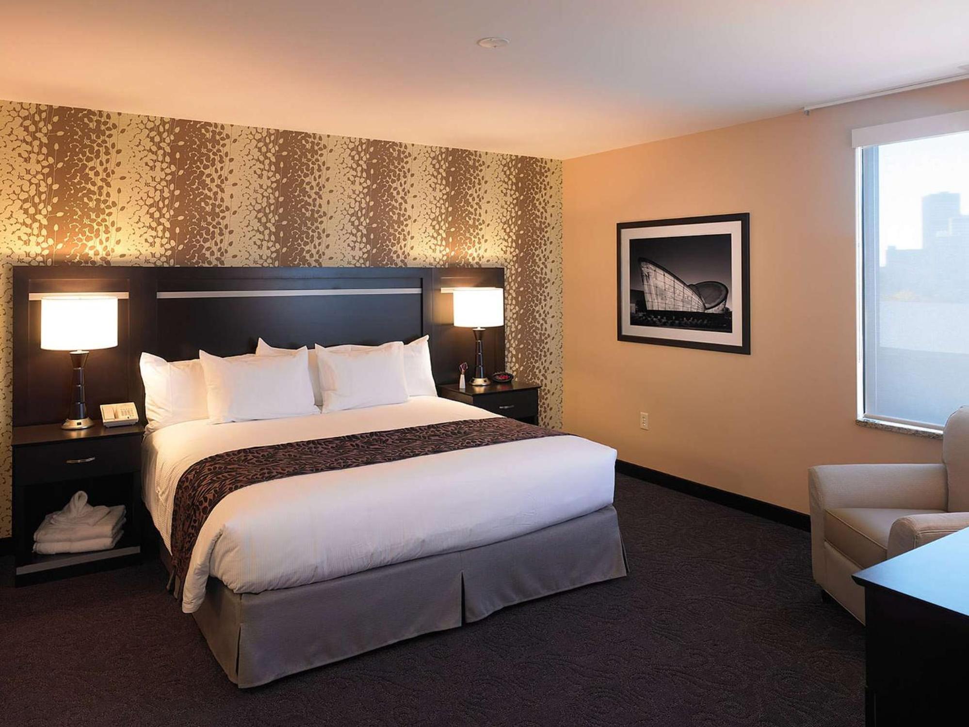 Queen Room - Hearing Accessible/Non-Smoking - Photo 4