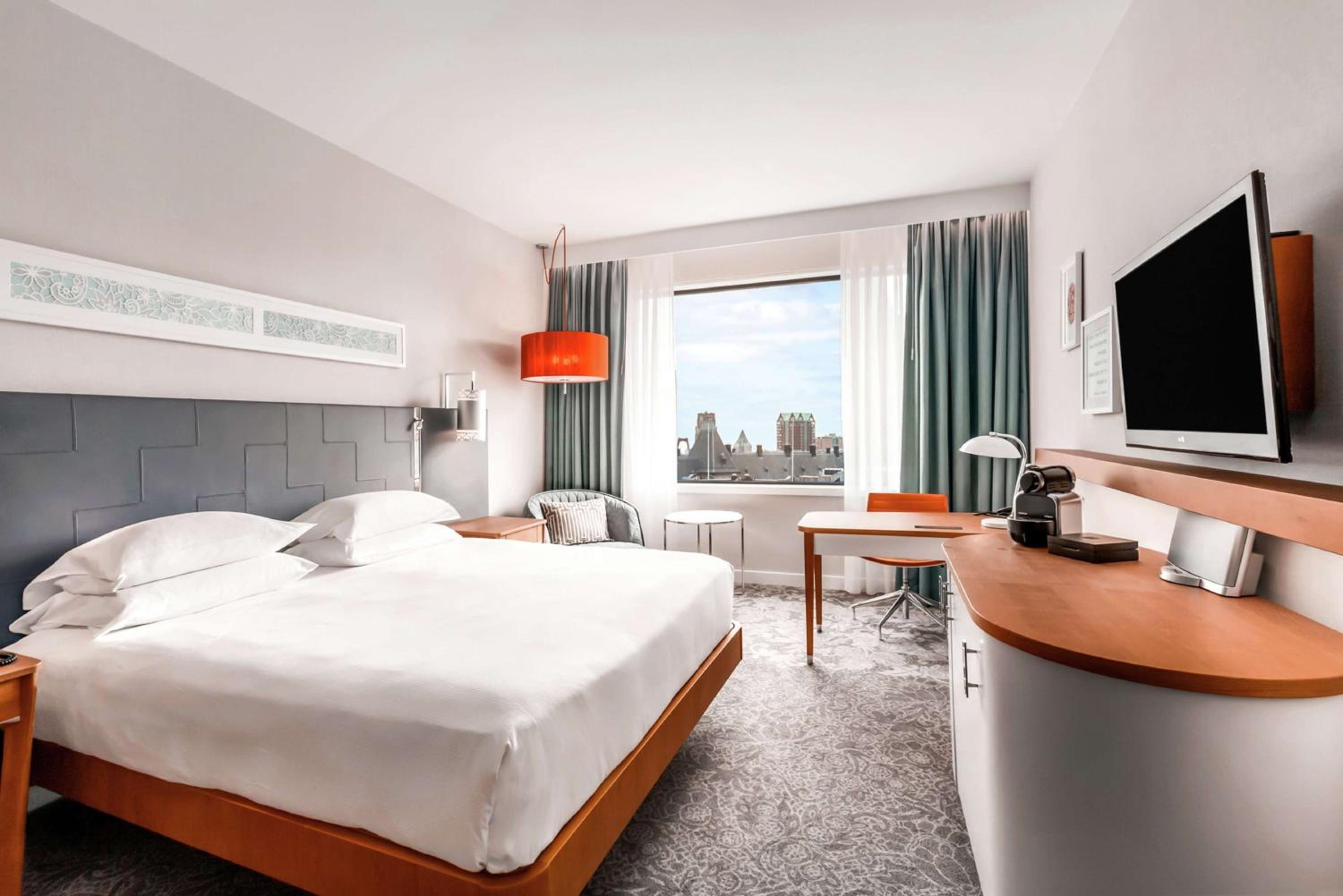 Deluxe King Room - High Floor - Photo 2