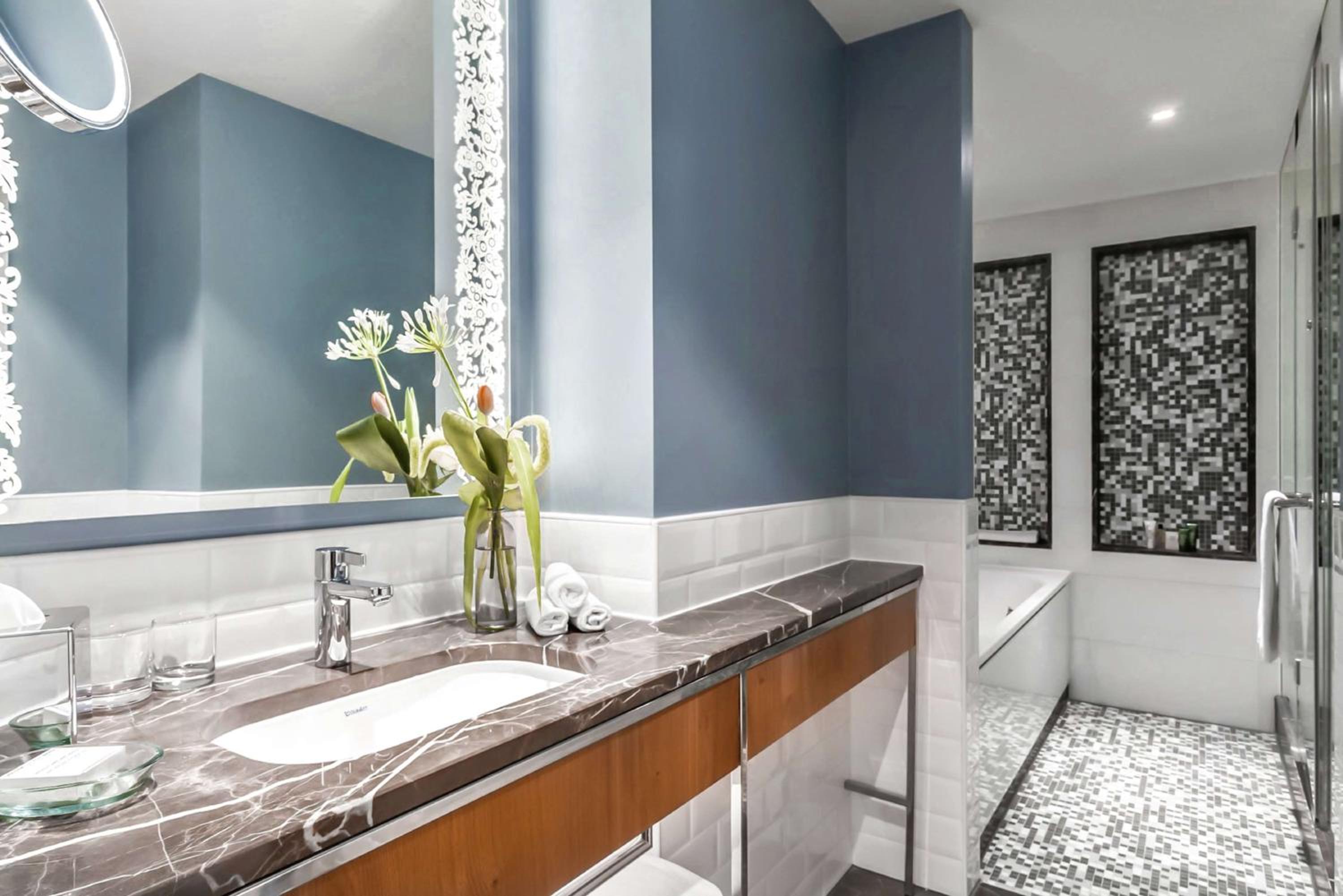 Junior King Suite - Lounge Access - Photo 2