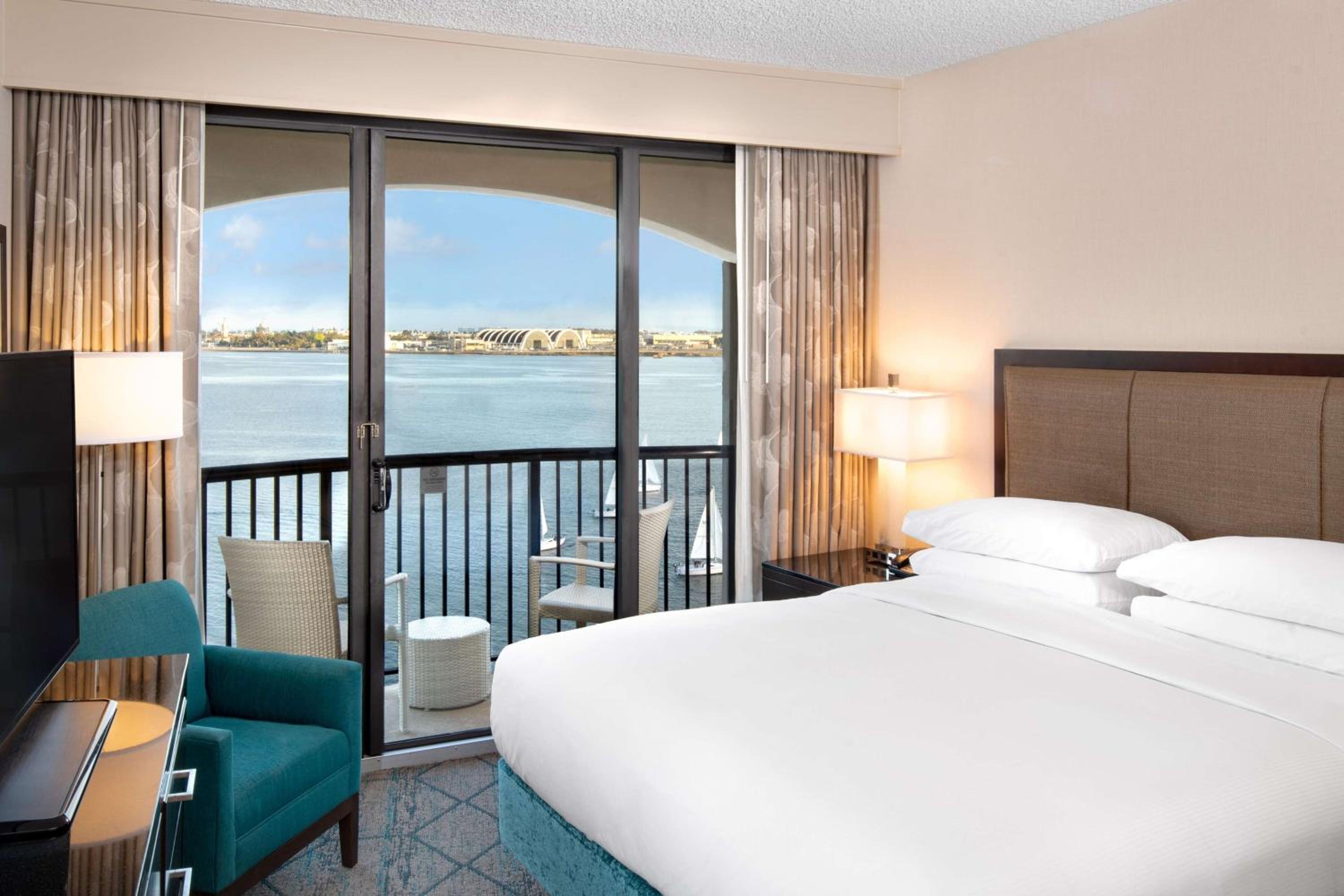 One-Bedroom King Suite with Harbor View thumbnail 6