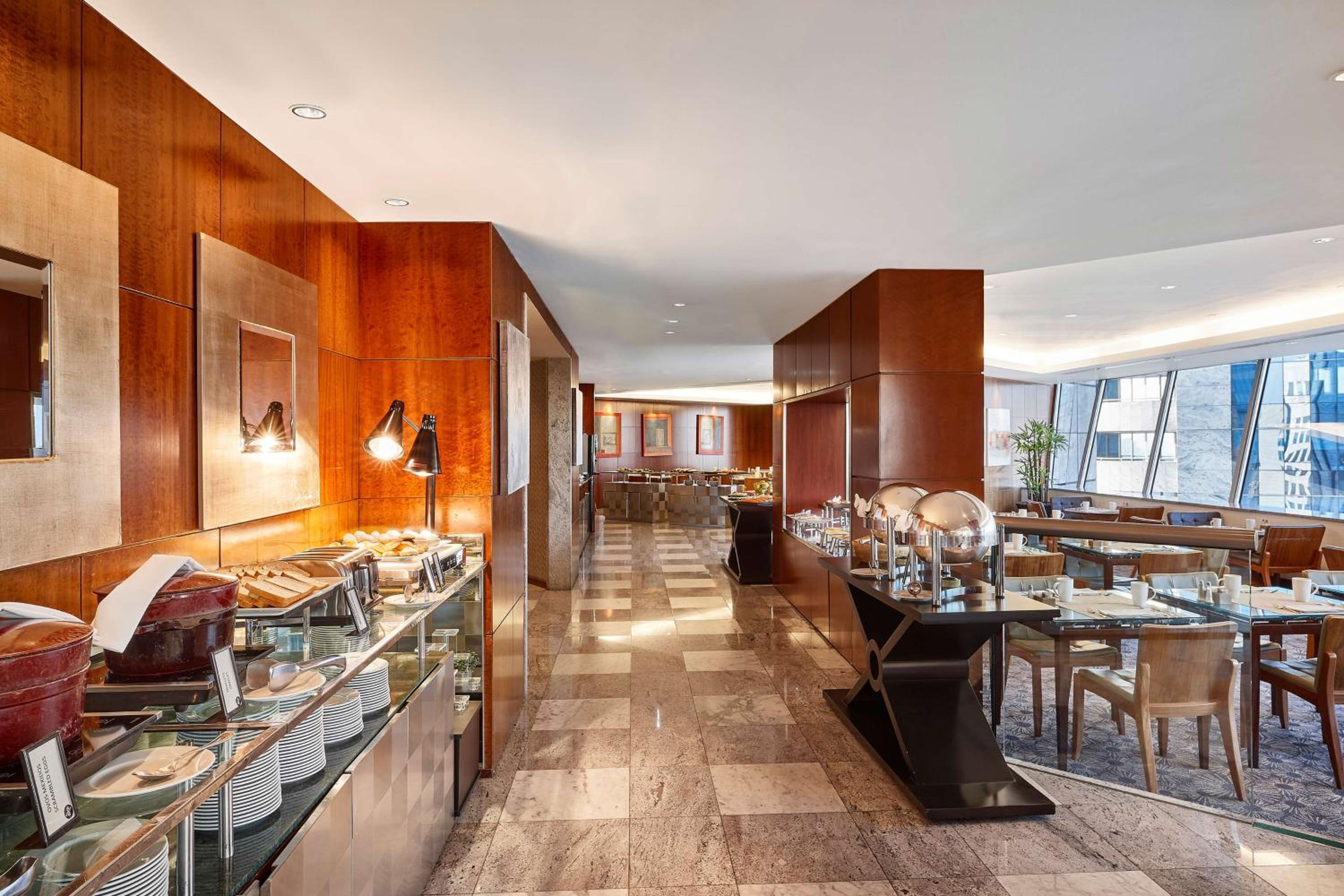 King Bed Executive Room with Breakfast and Happy Hour at the Executive Lounge - Photo 10