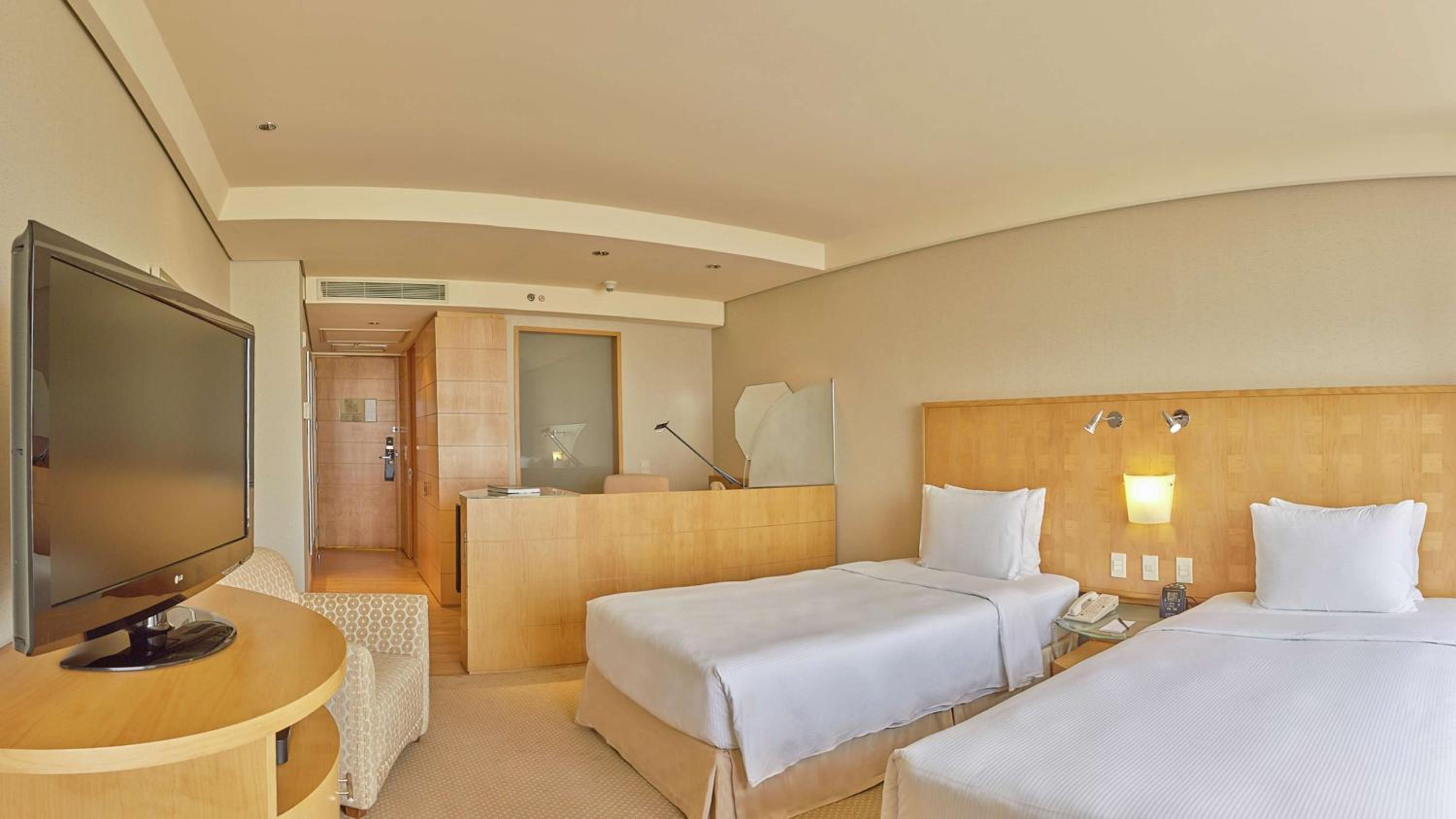 2 Twin Bed Deluxe Room - Photo 1
