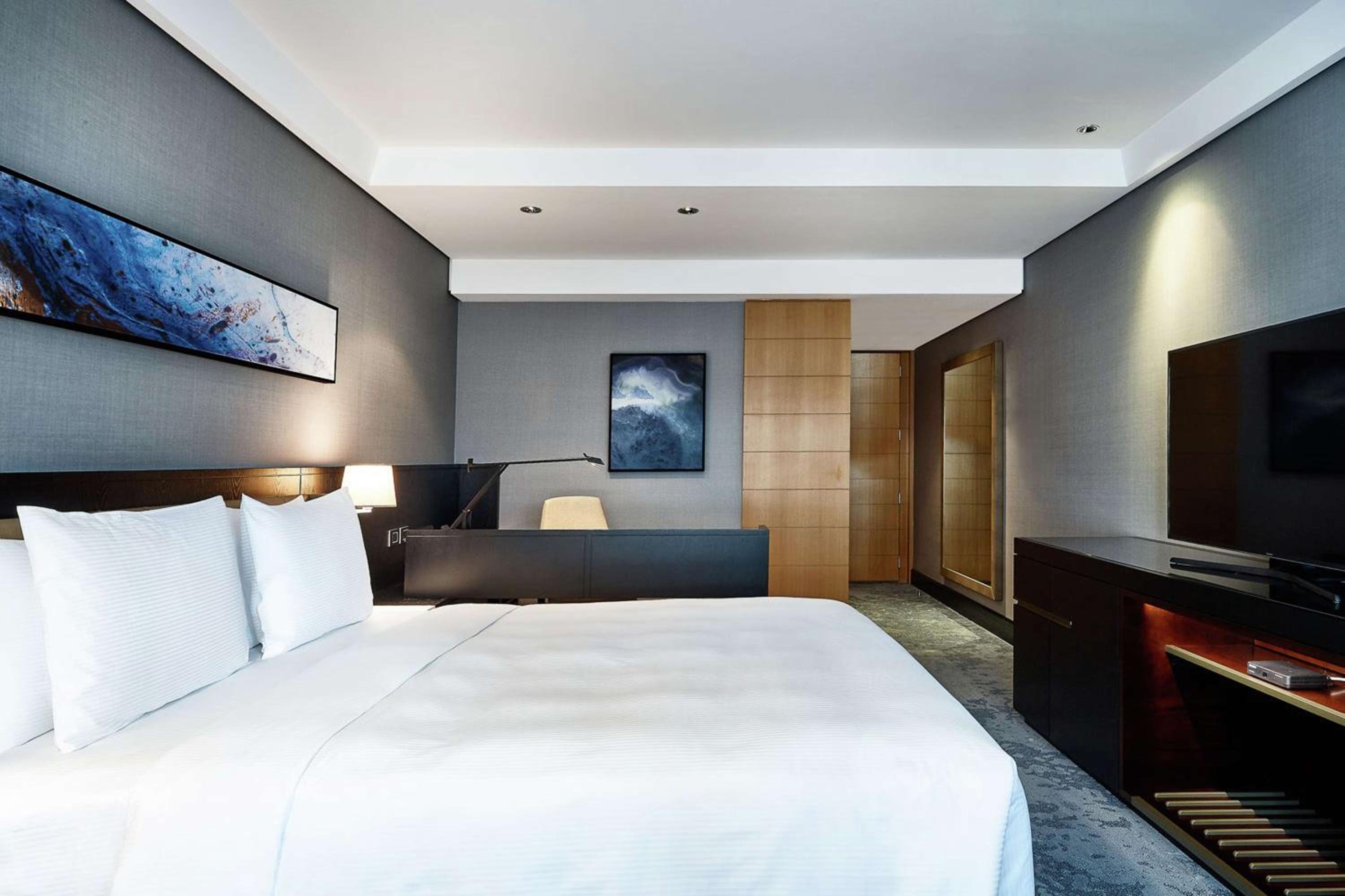 Premium King Room - Photo 1
