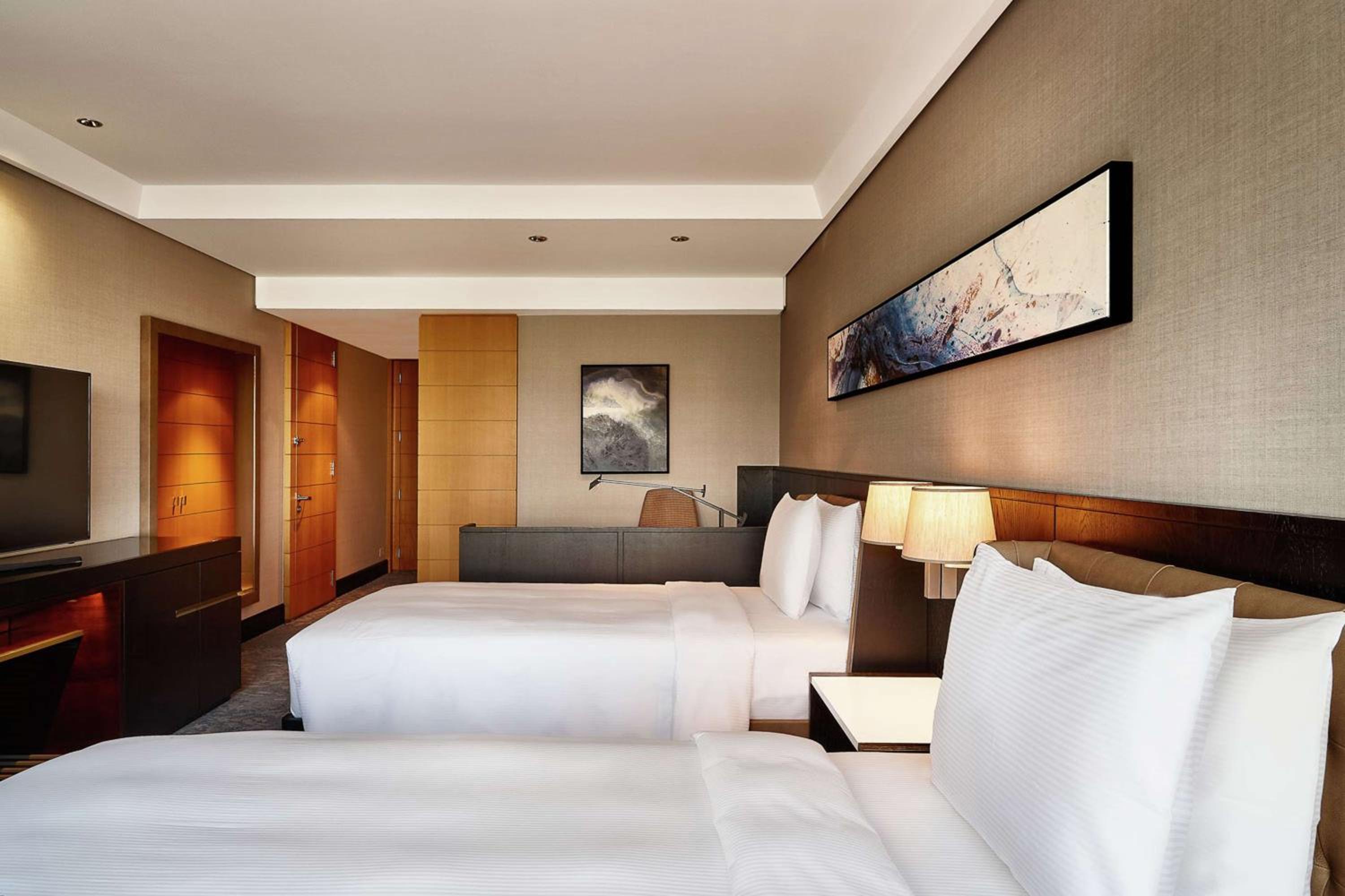Premium Twin Room - Photo 1