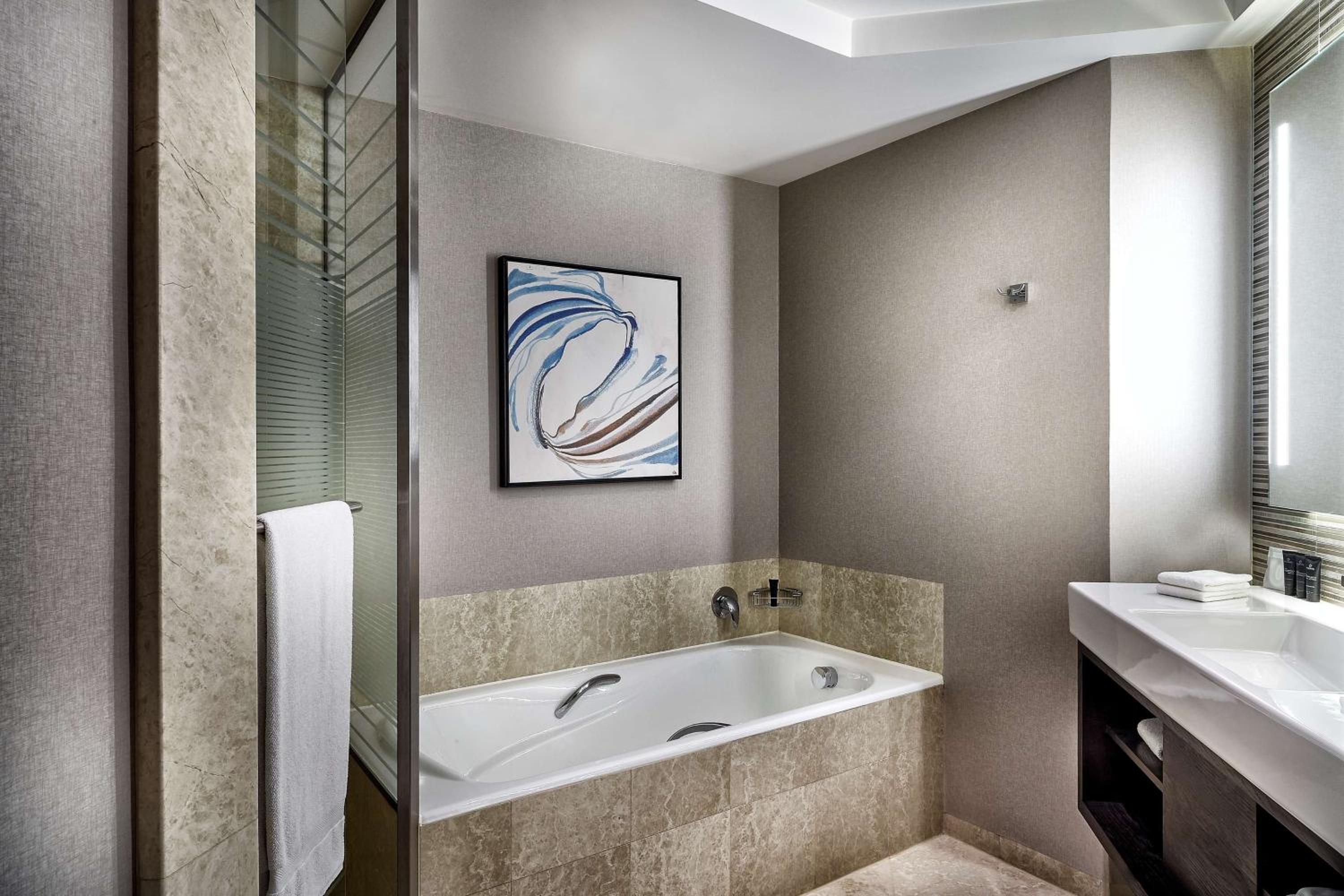 Premium King Room - Photo 2
