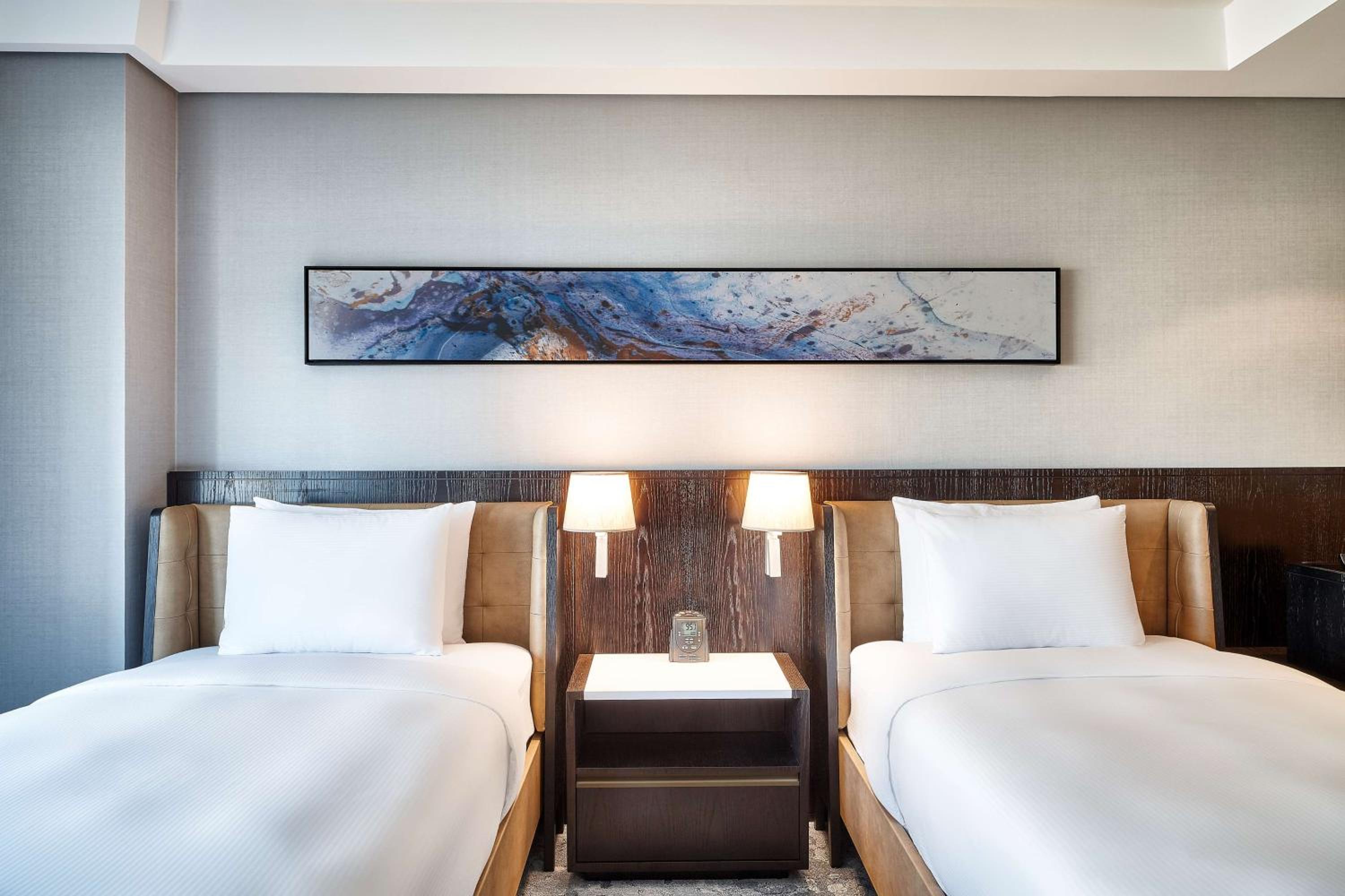 Premium Twin Room - Photo 3