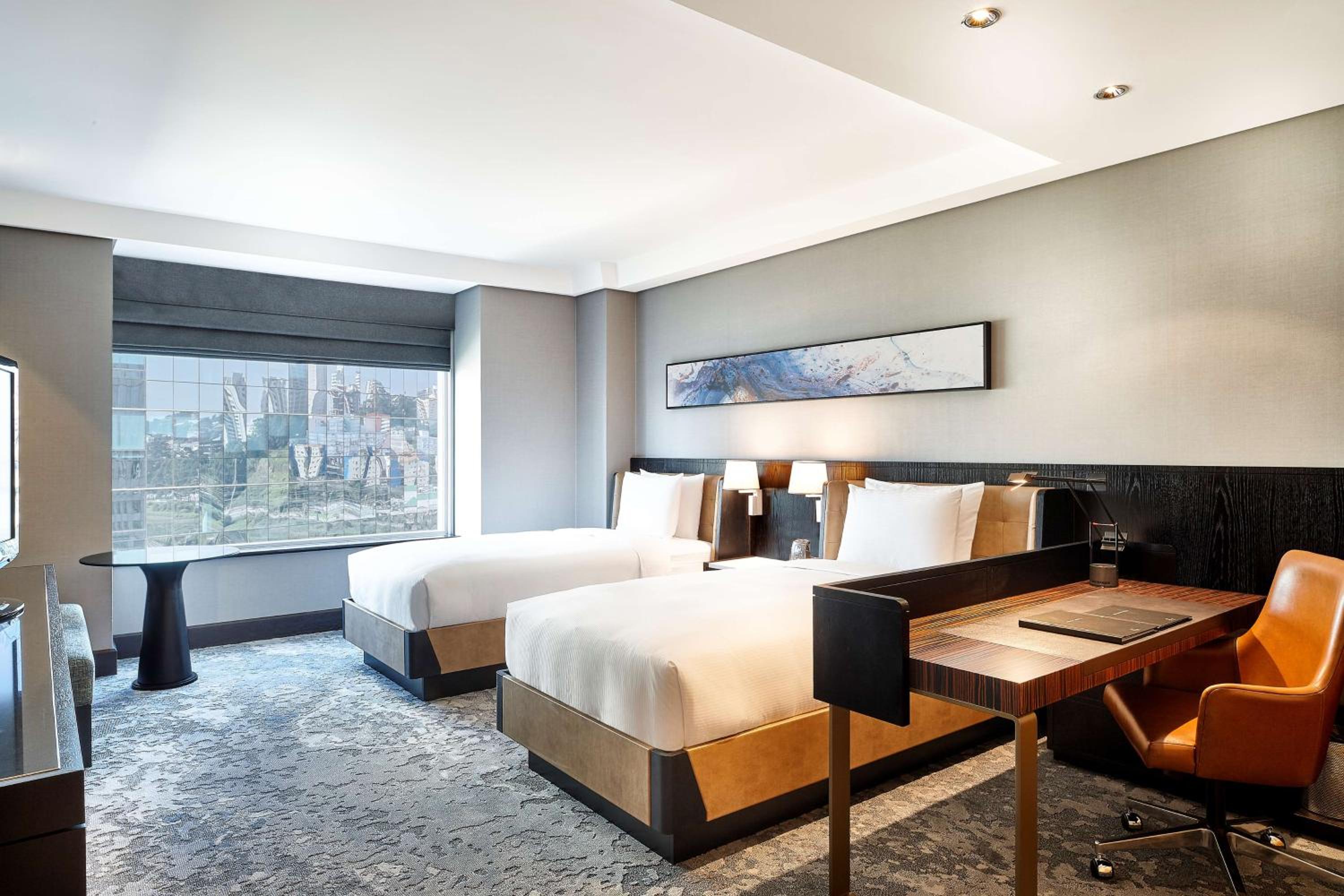 Premium Twin Room - Photo 4