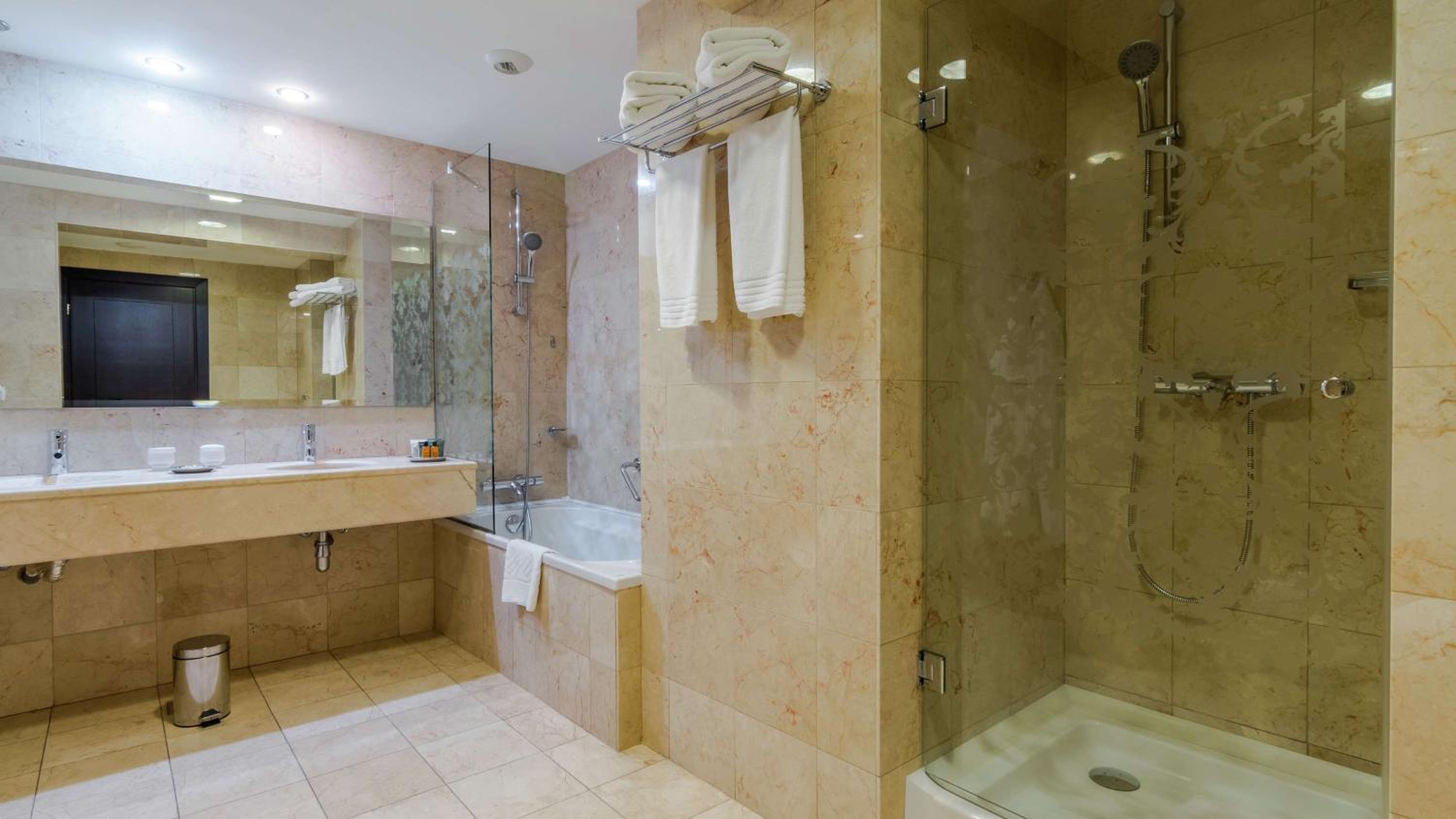 Executive King Room - Photo 3