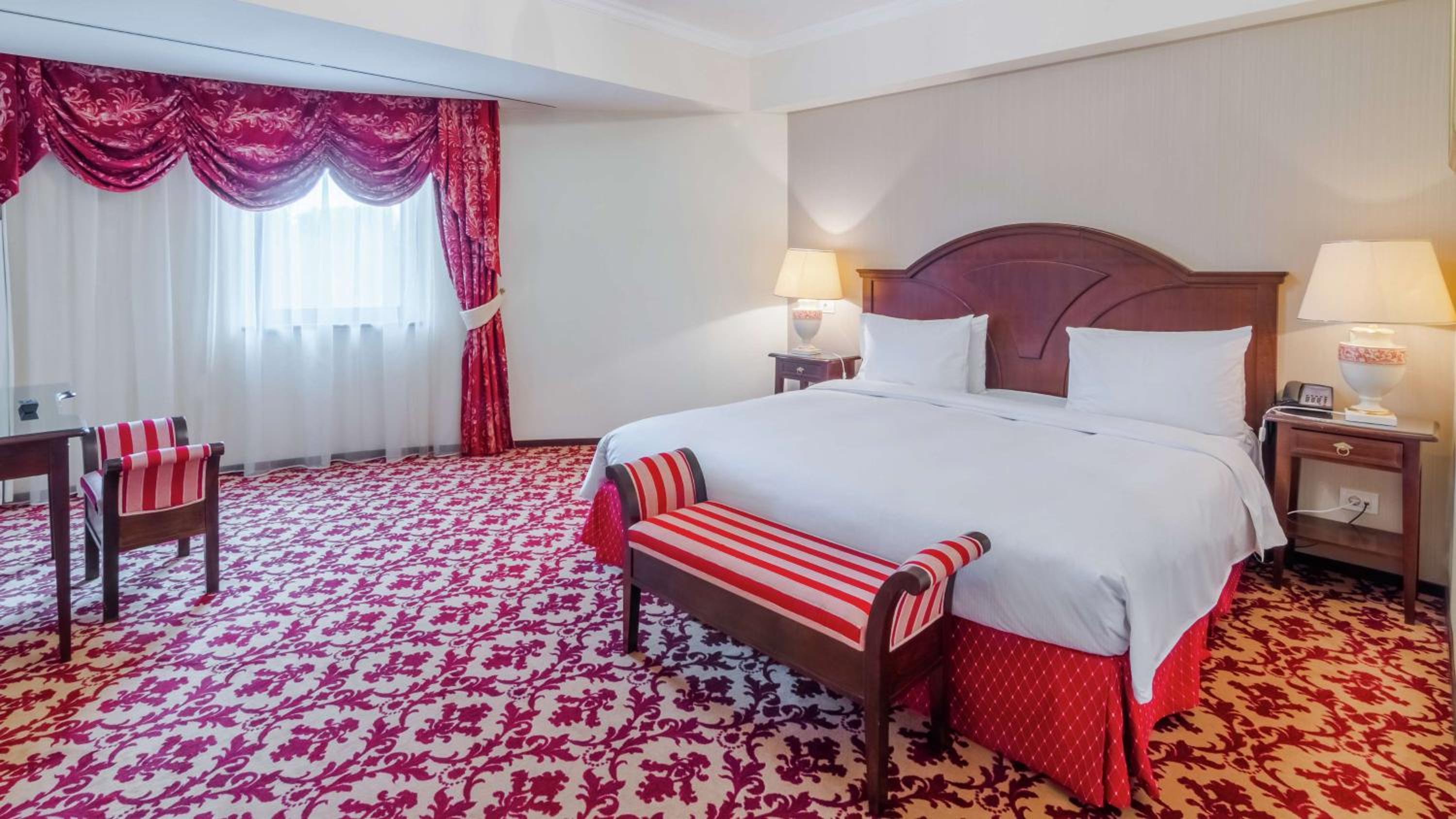 Royal Suite - Photo 2
