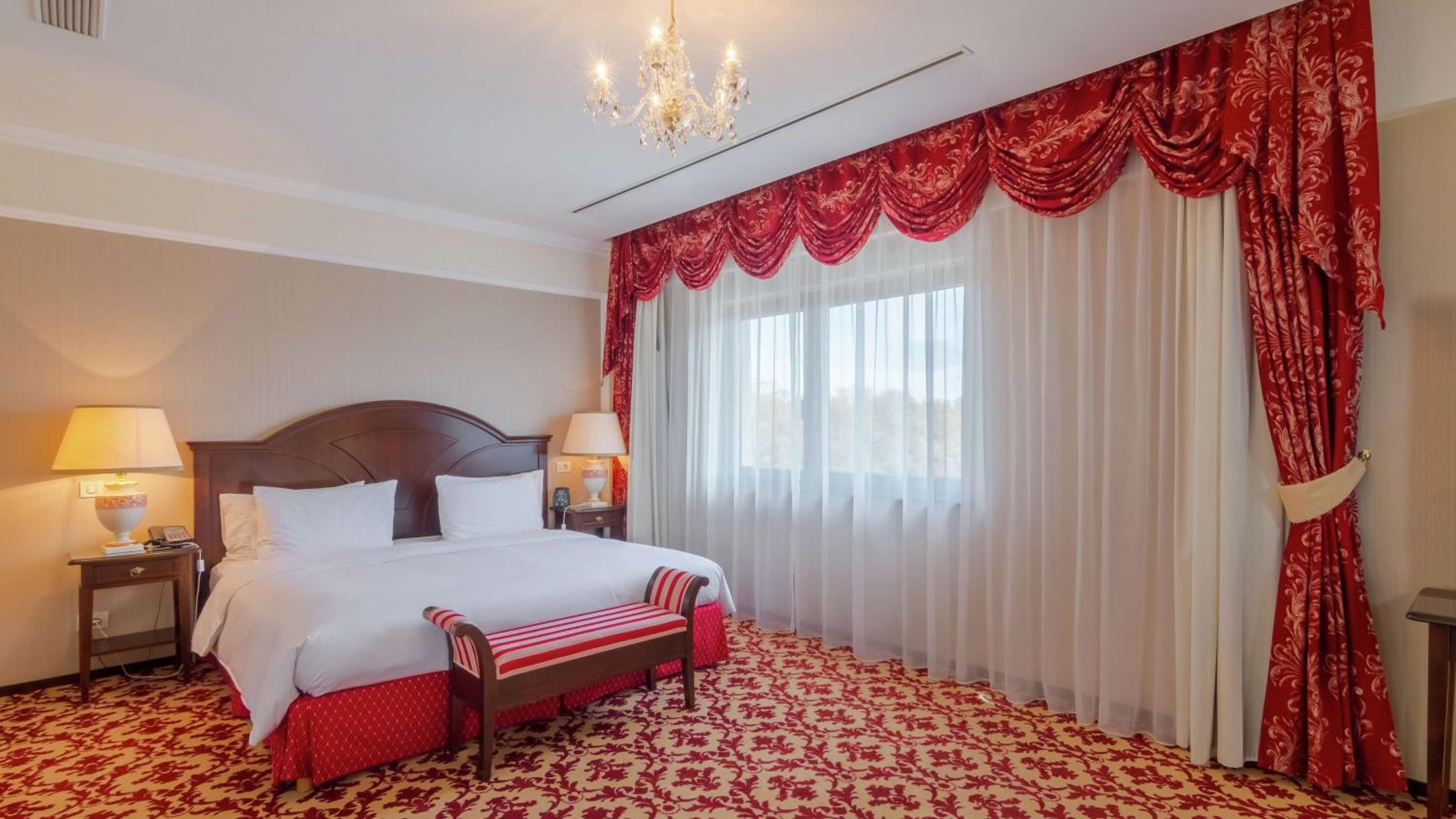 Executive King Suite - Photo 4