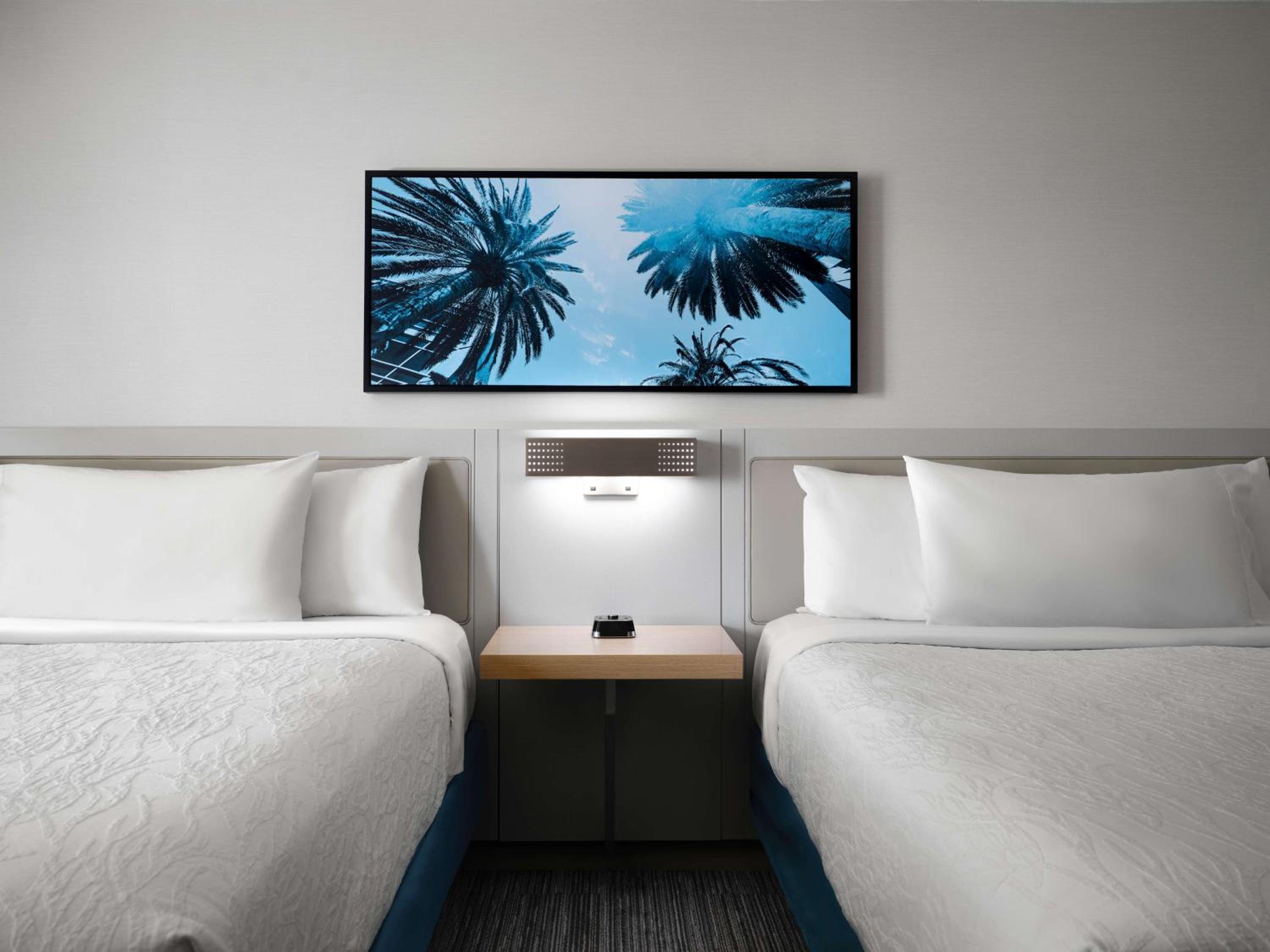 Queen Room with Two Queen Beds - Photo 8