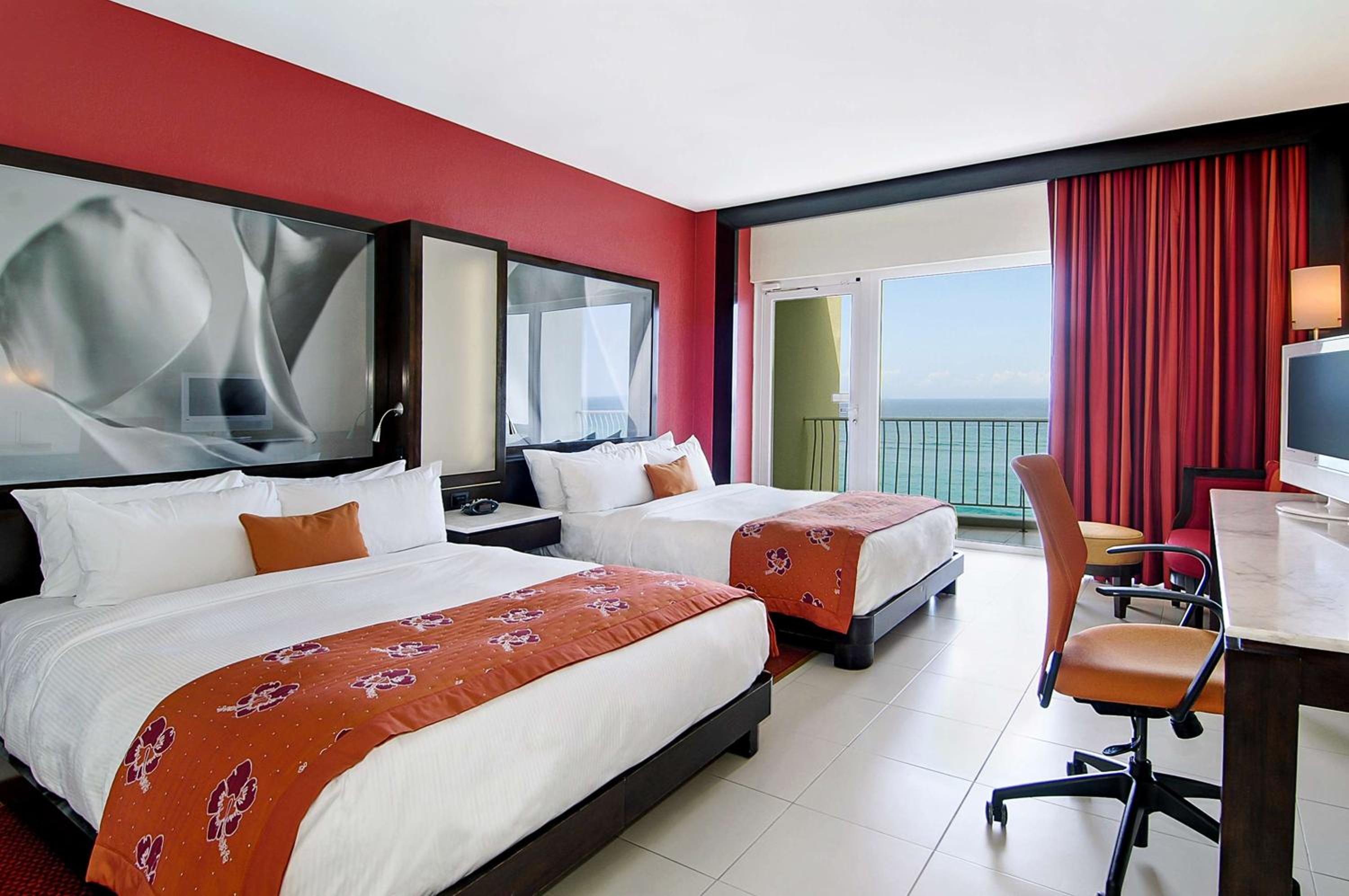 Deluxe Queen Room - Photo 1