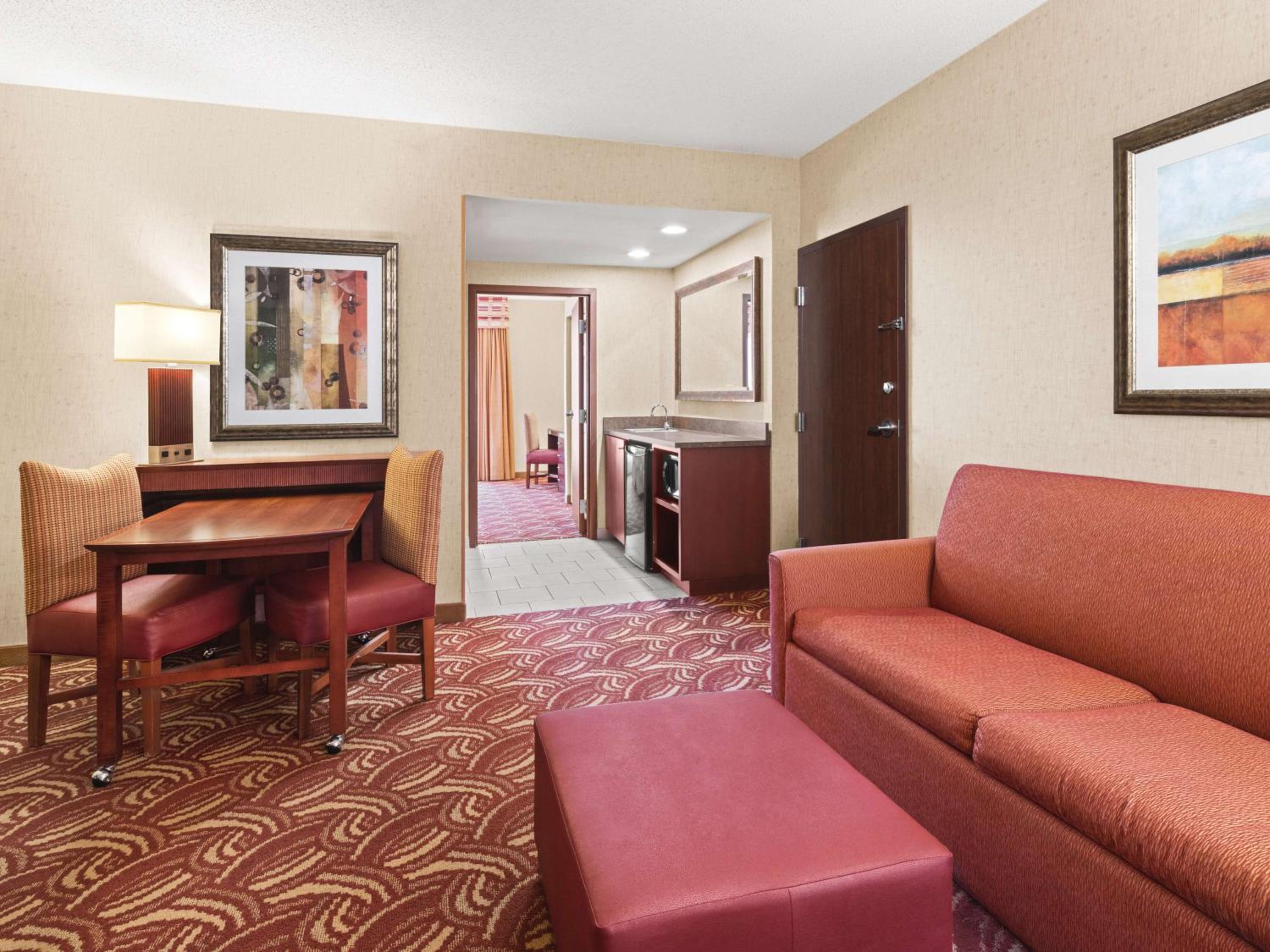 Suite with Two Queen Beds - Non-Smoking - Photo 3