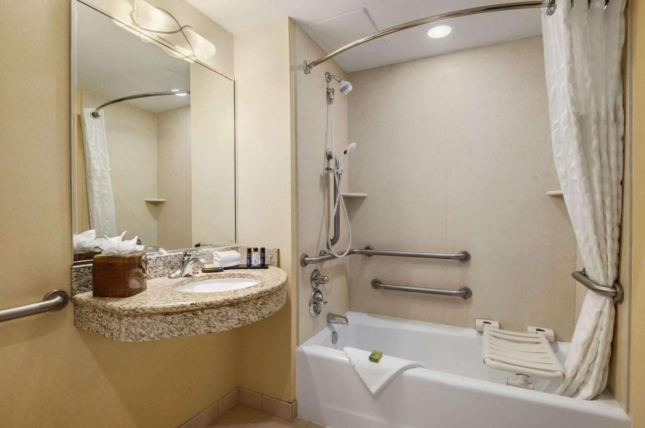 Two-Room King Suite - Non-Smoking - Photo 3
