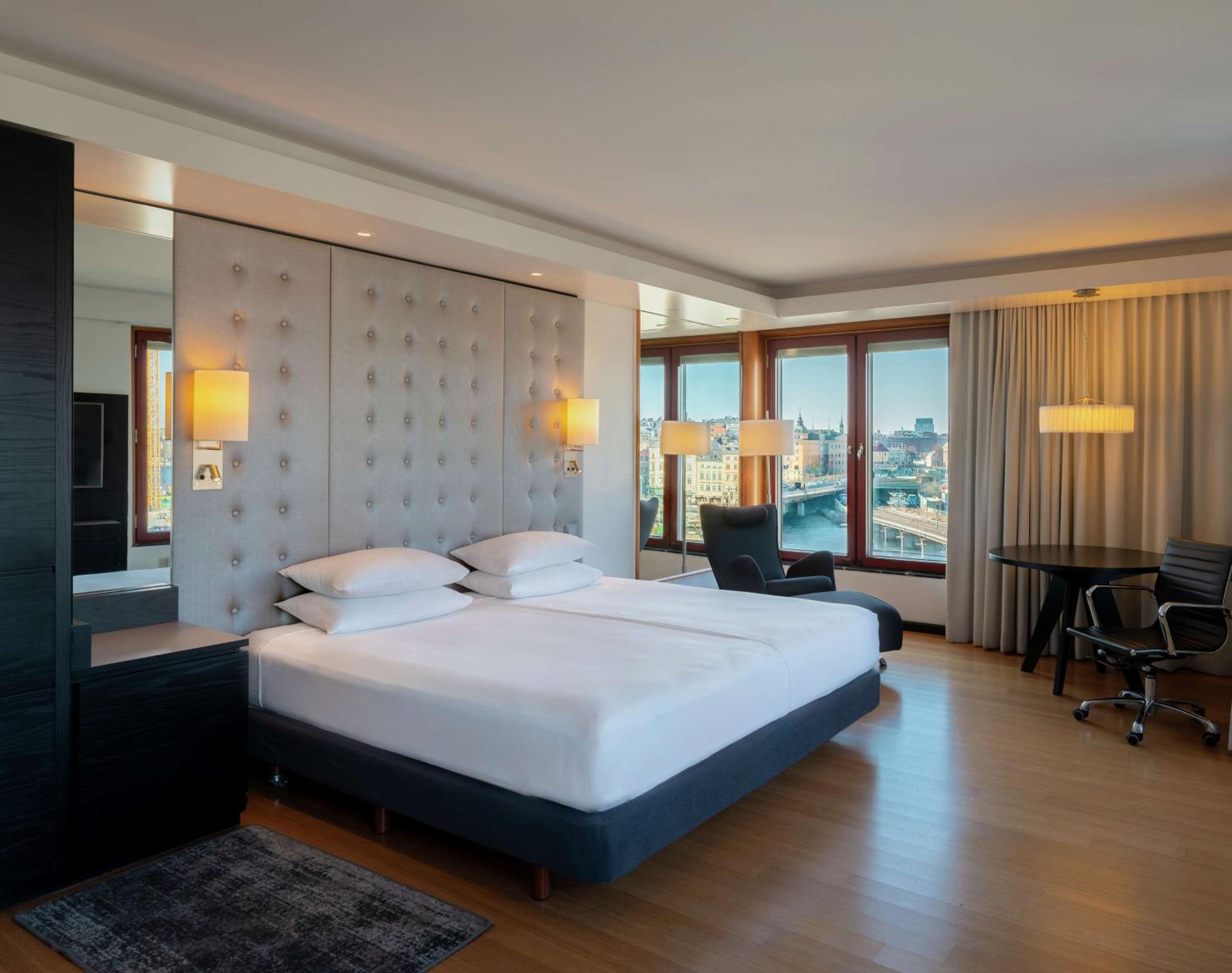 Executive King Room with View - Photo 1